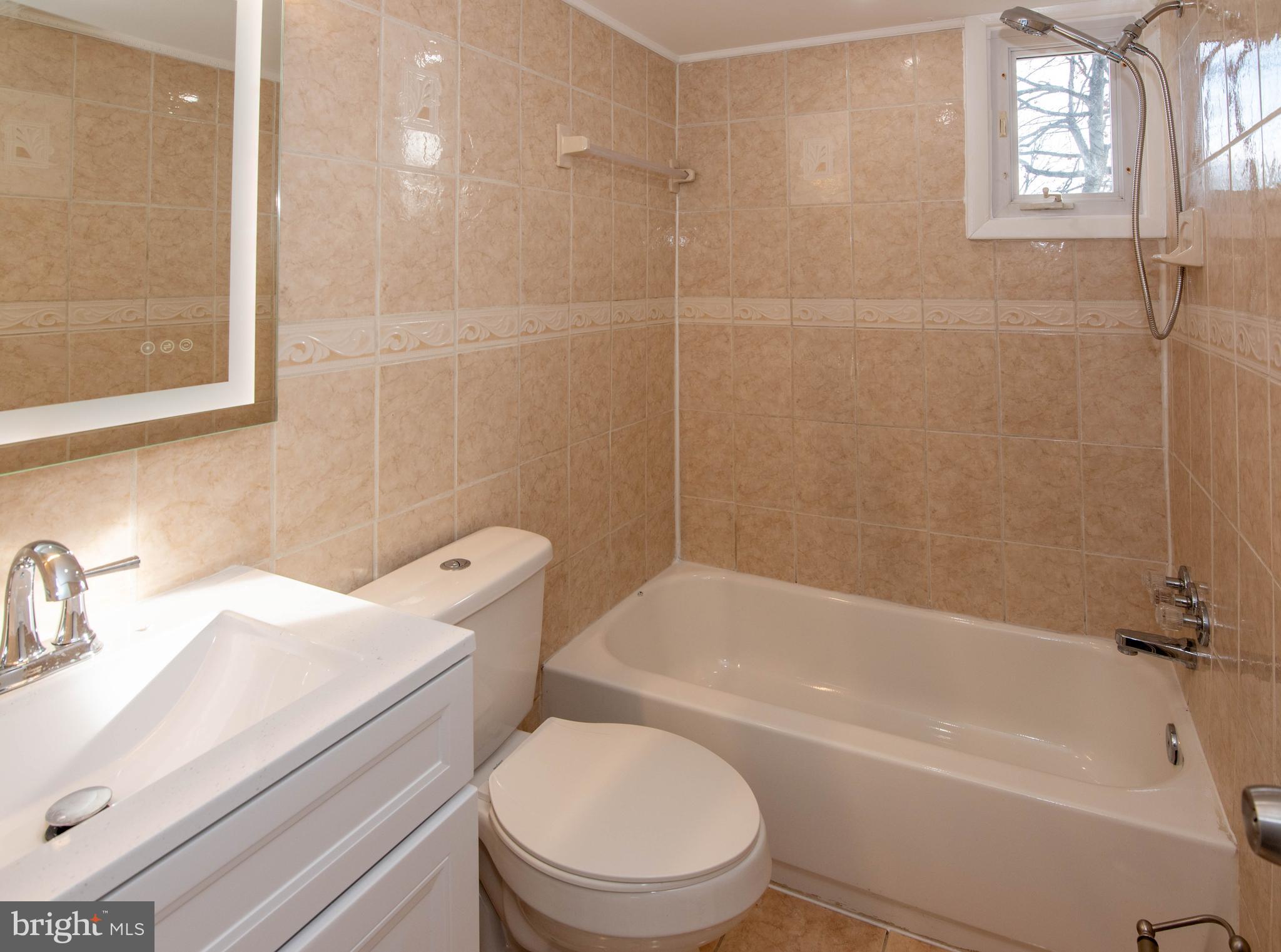 LANDOVER KNOLLS - Residential