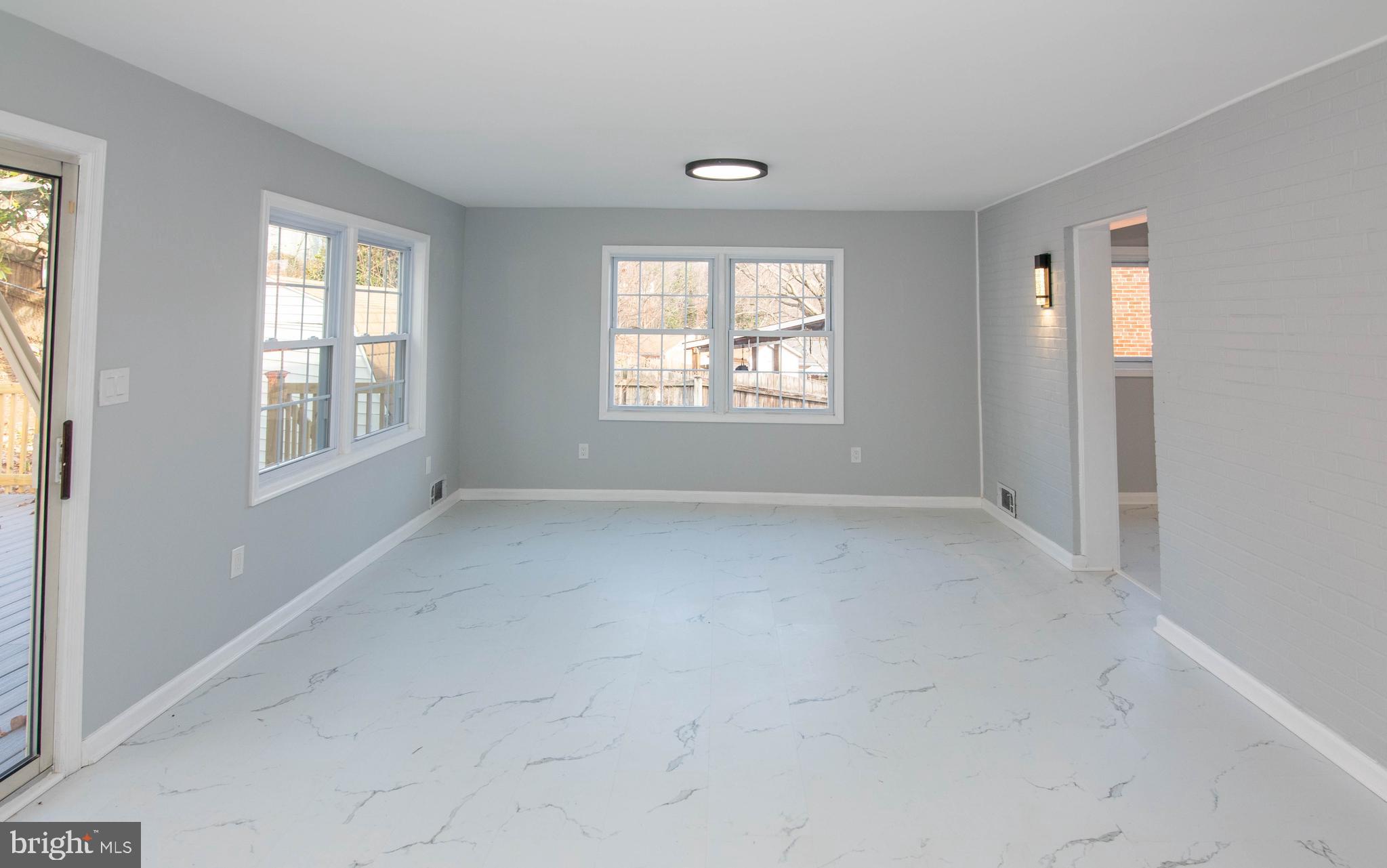 LANDOVER KNOLLS - Residential