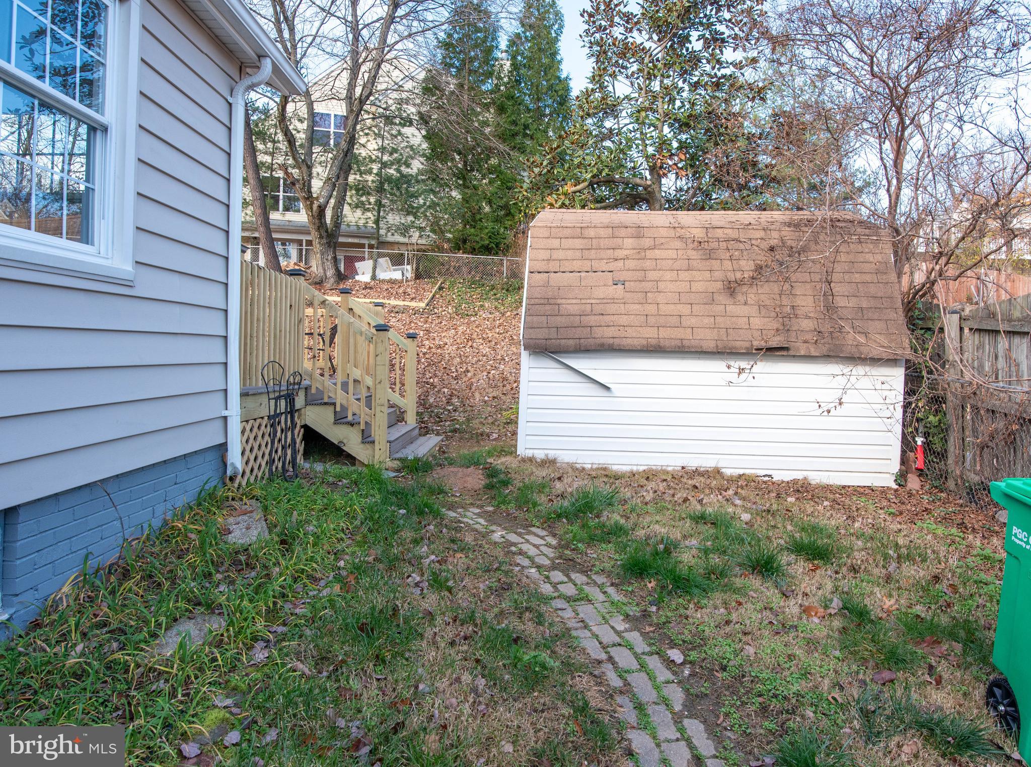 LANDOVER KNOLLS - Residential