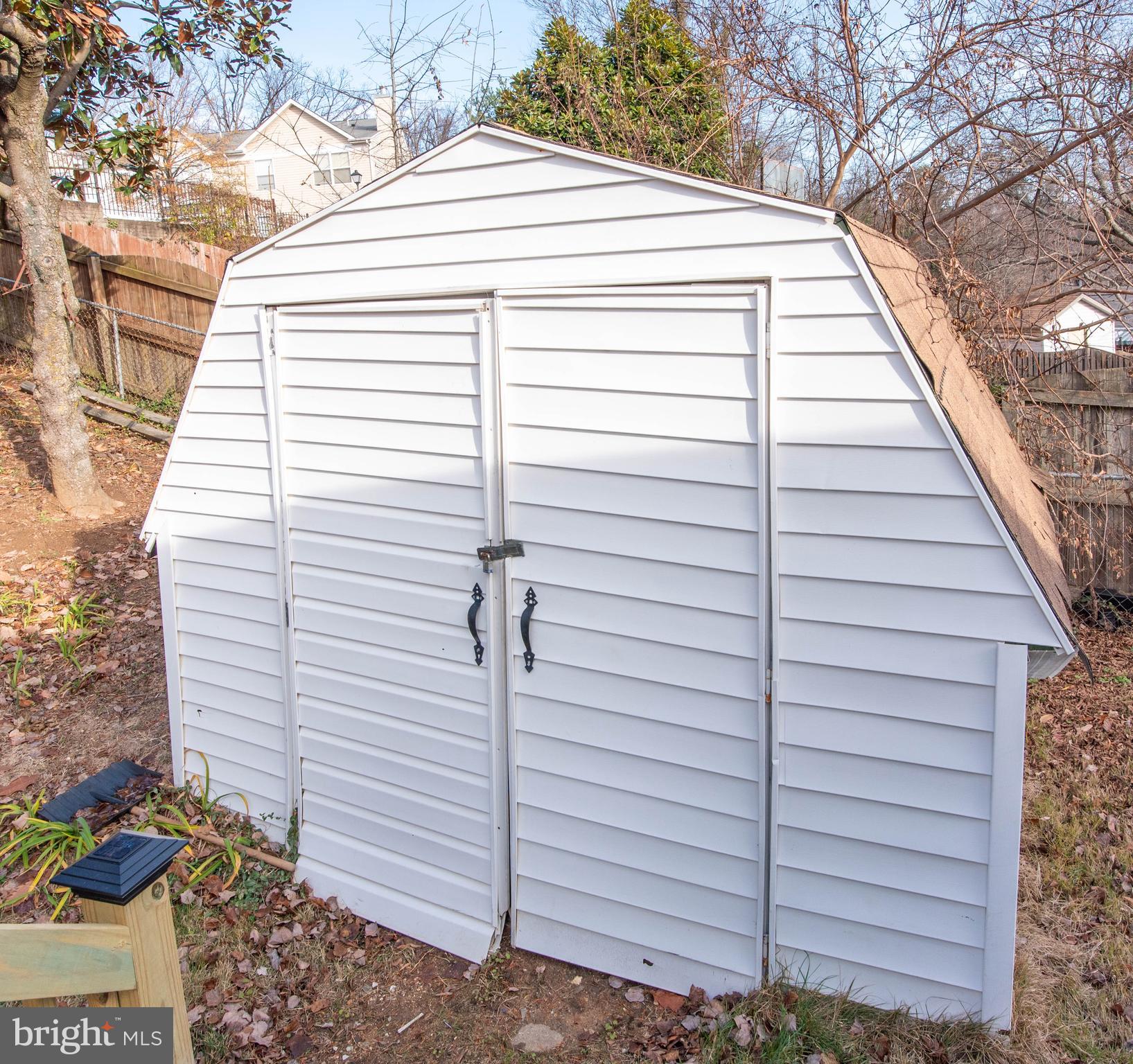 LANDOVER KNOLLS - Residential