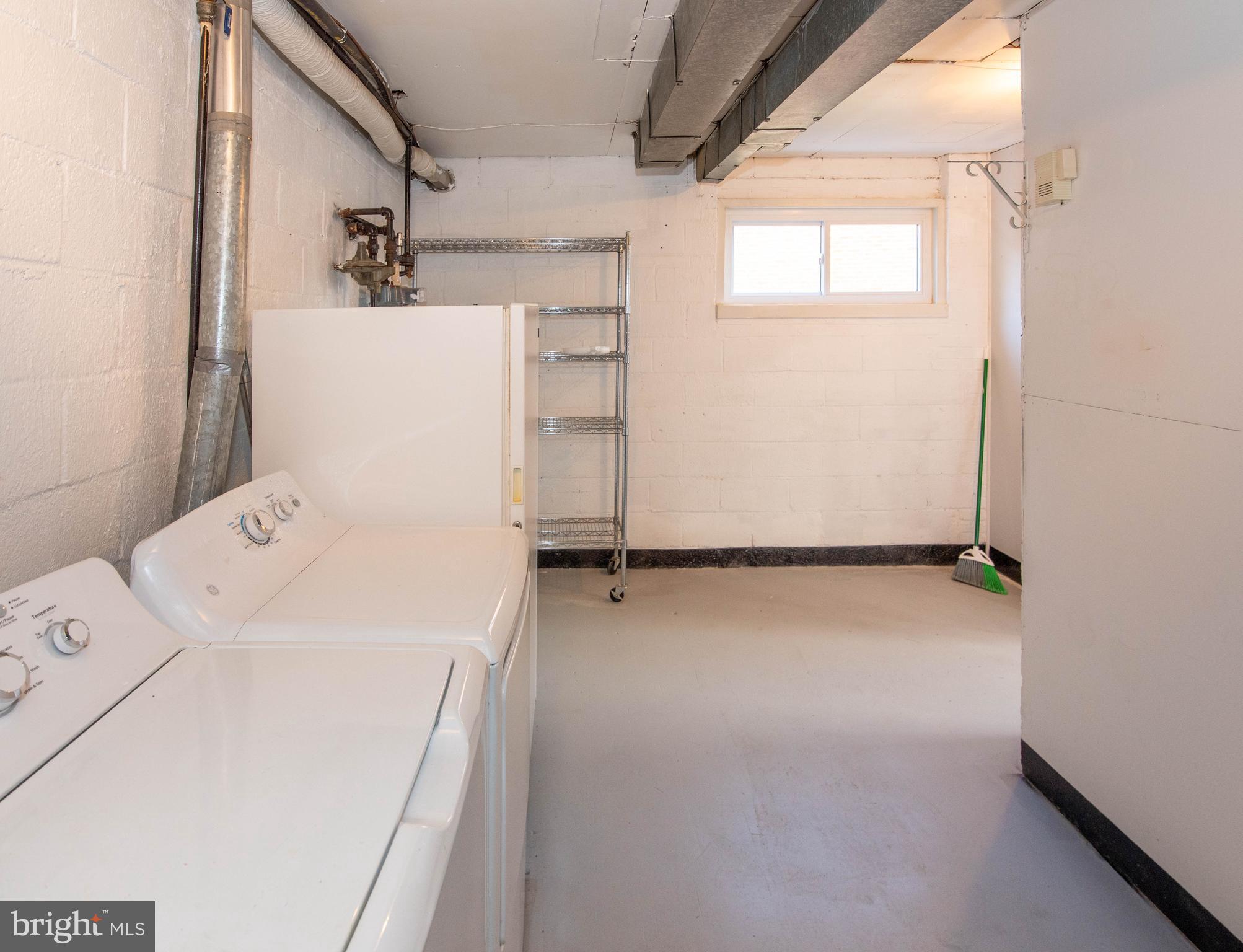 LANDOVER KNOLLS - Residential