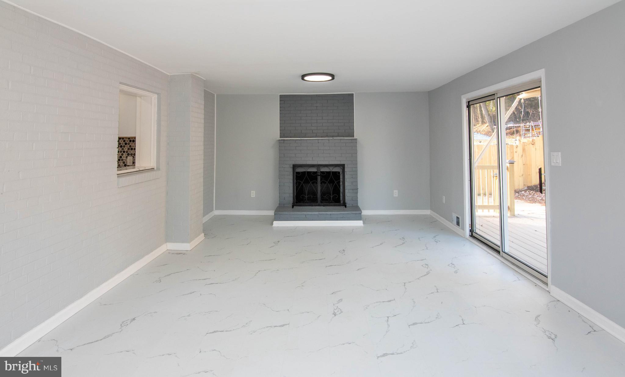 LANDOVER KNOLLS - Residential