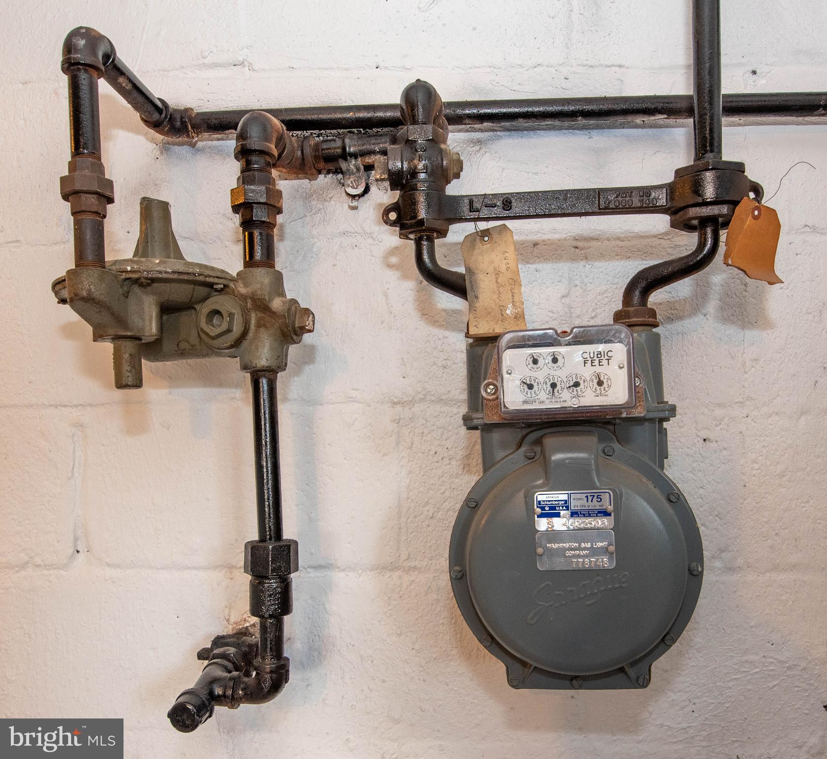 LANDOVER KNOLLS - Residential