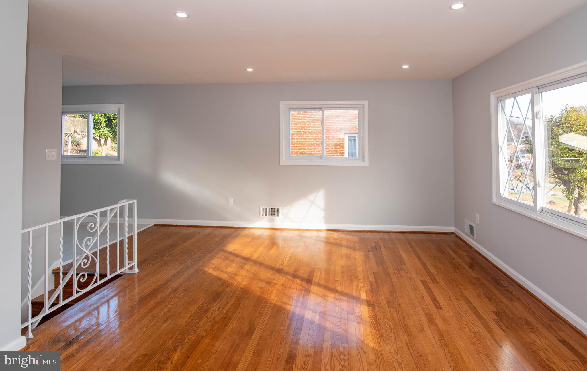 LANDOVER KNOLLS - Residential