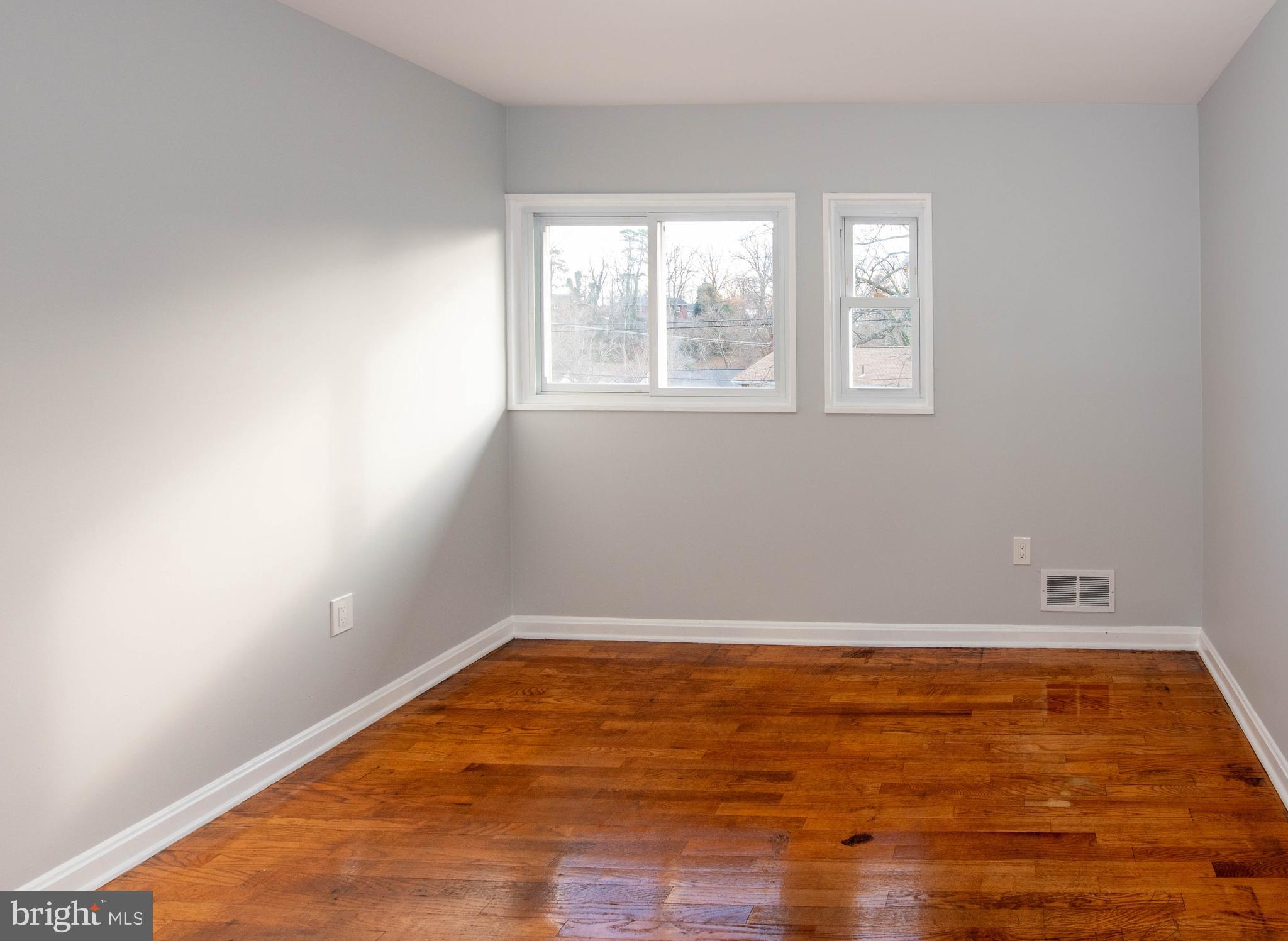 LANDOVER KNOLLS - Residential