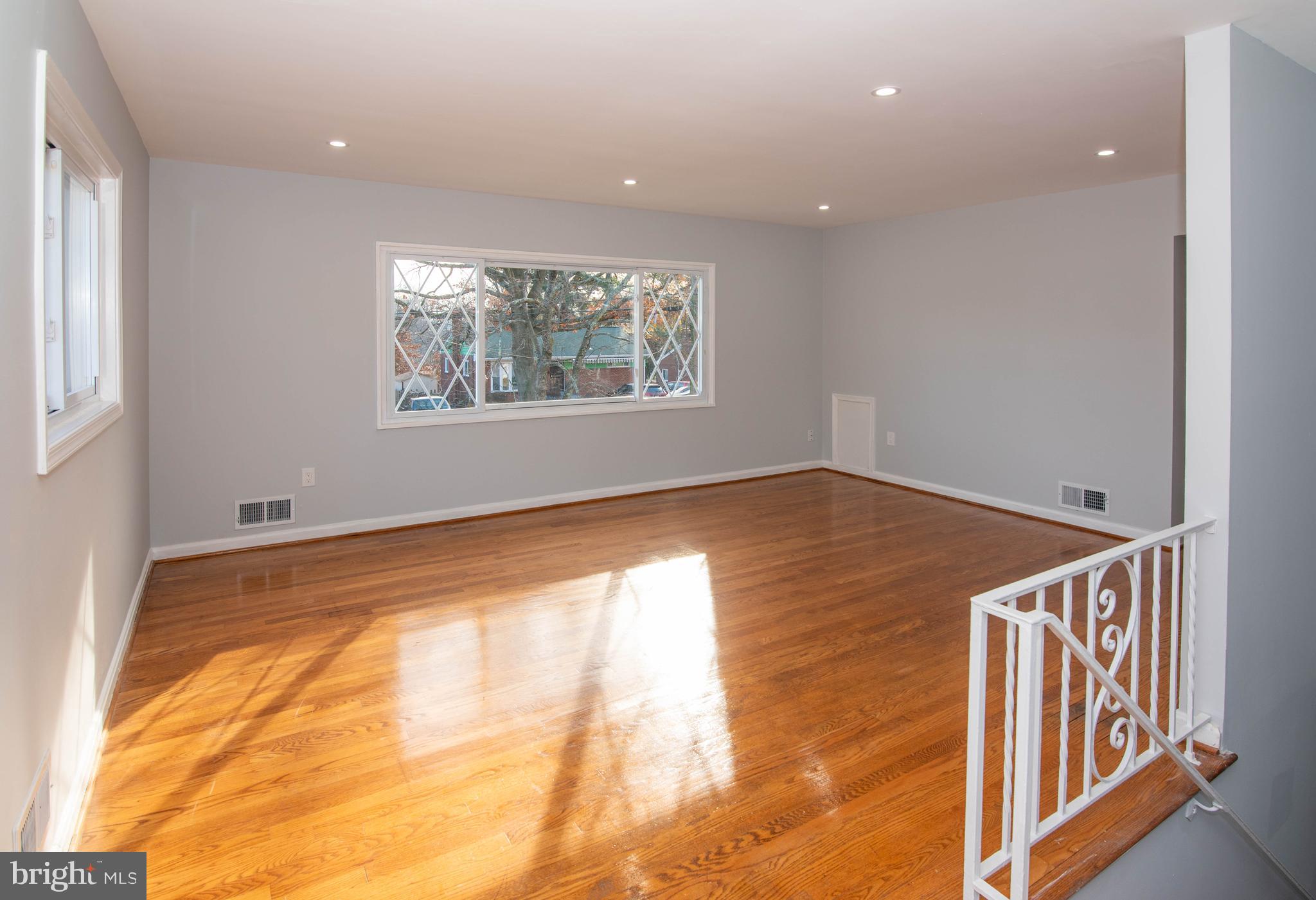 LANDOVER KNOLLS - Residential