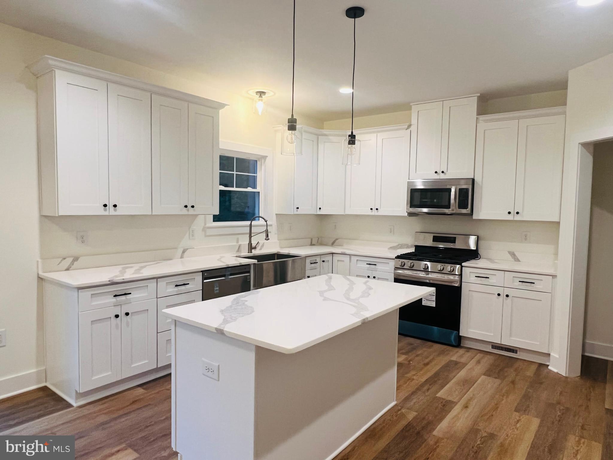 BREEZEWOOD - Residential