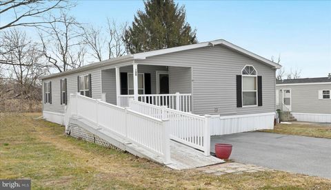 Mobile Home For Sale - 126 Brownstone Park<br/> HUMMELSTOWN, PA 17036