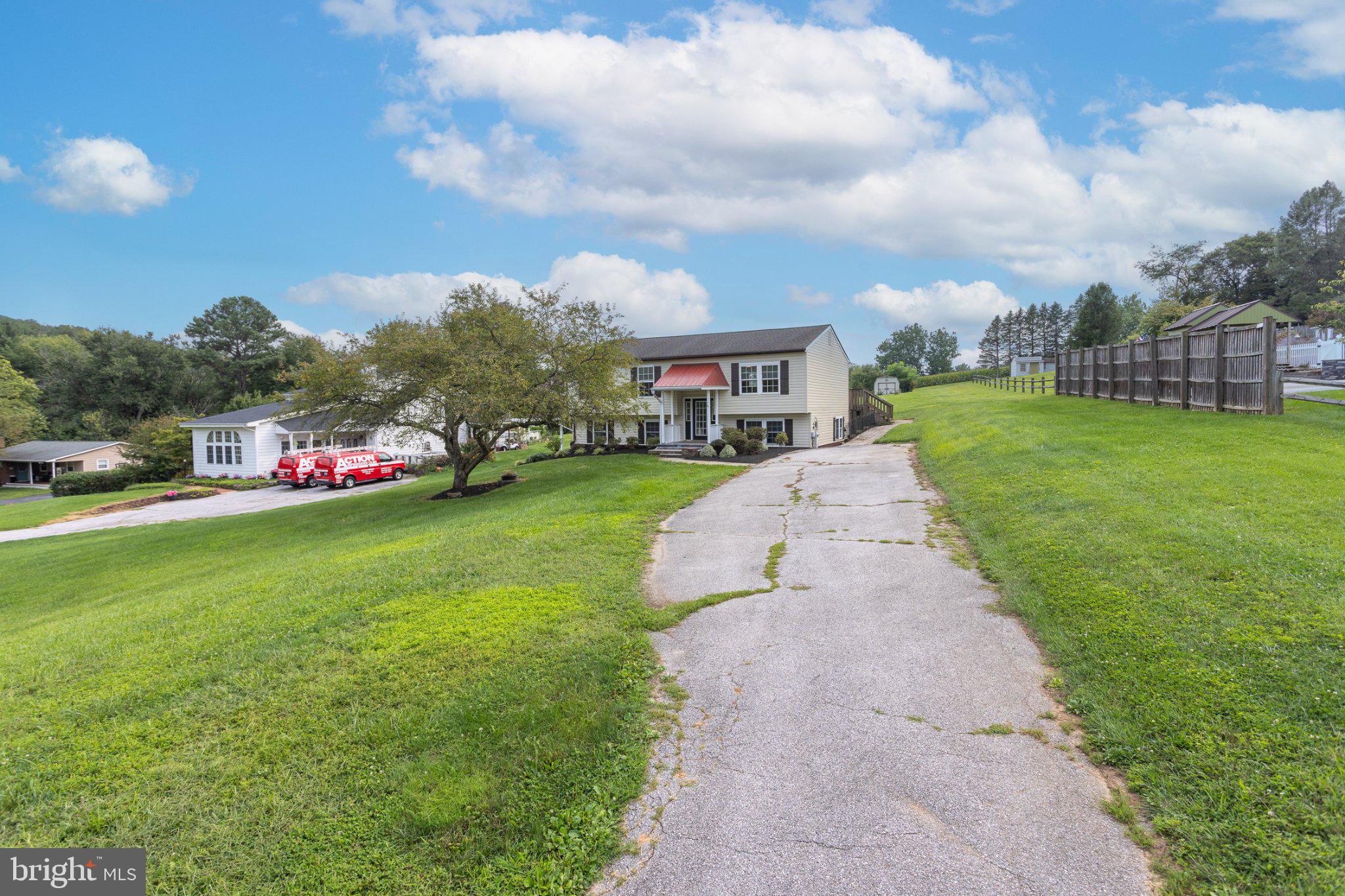 805 ROLLING RIDGE DRIVE