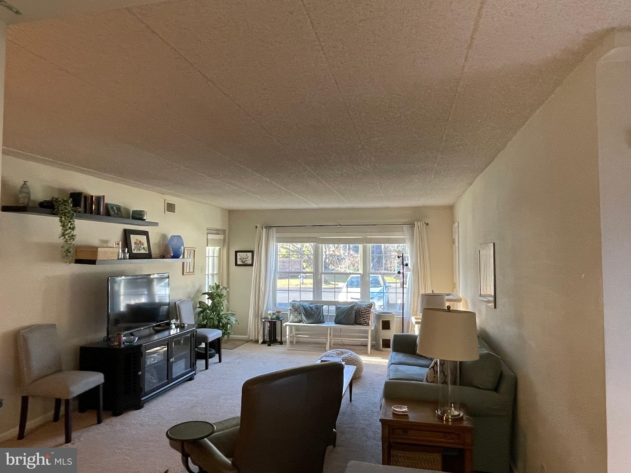 301 GLEN LANE