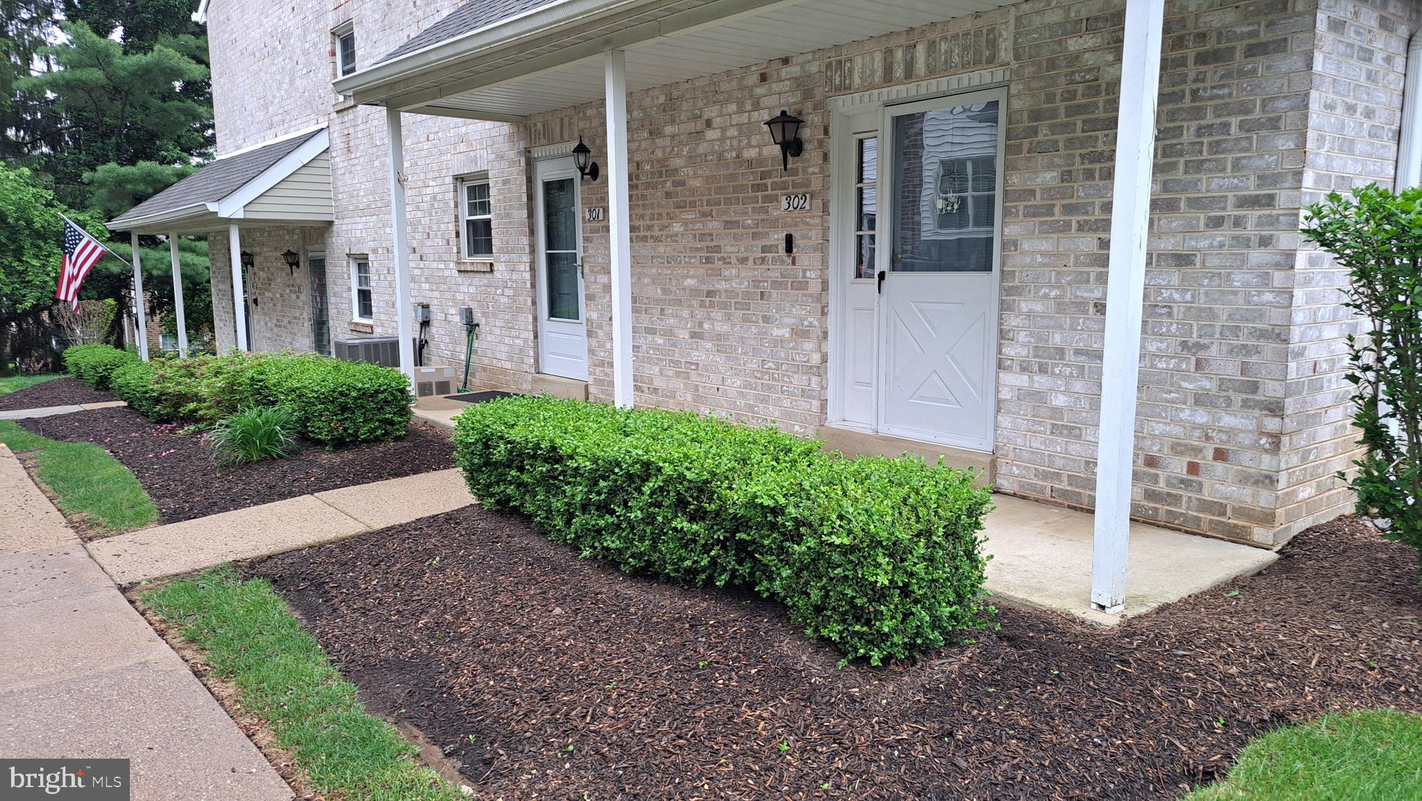 301 GLEN LANE