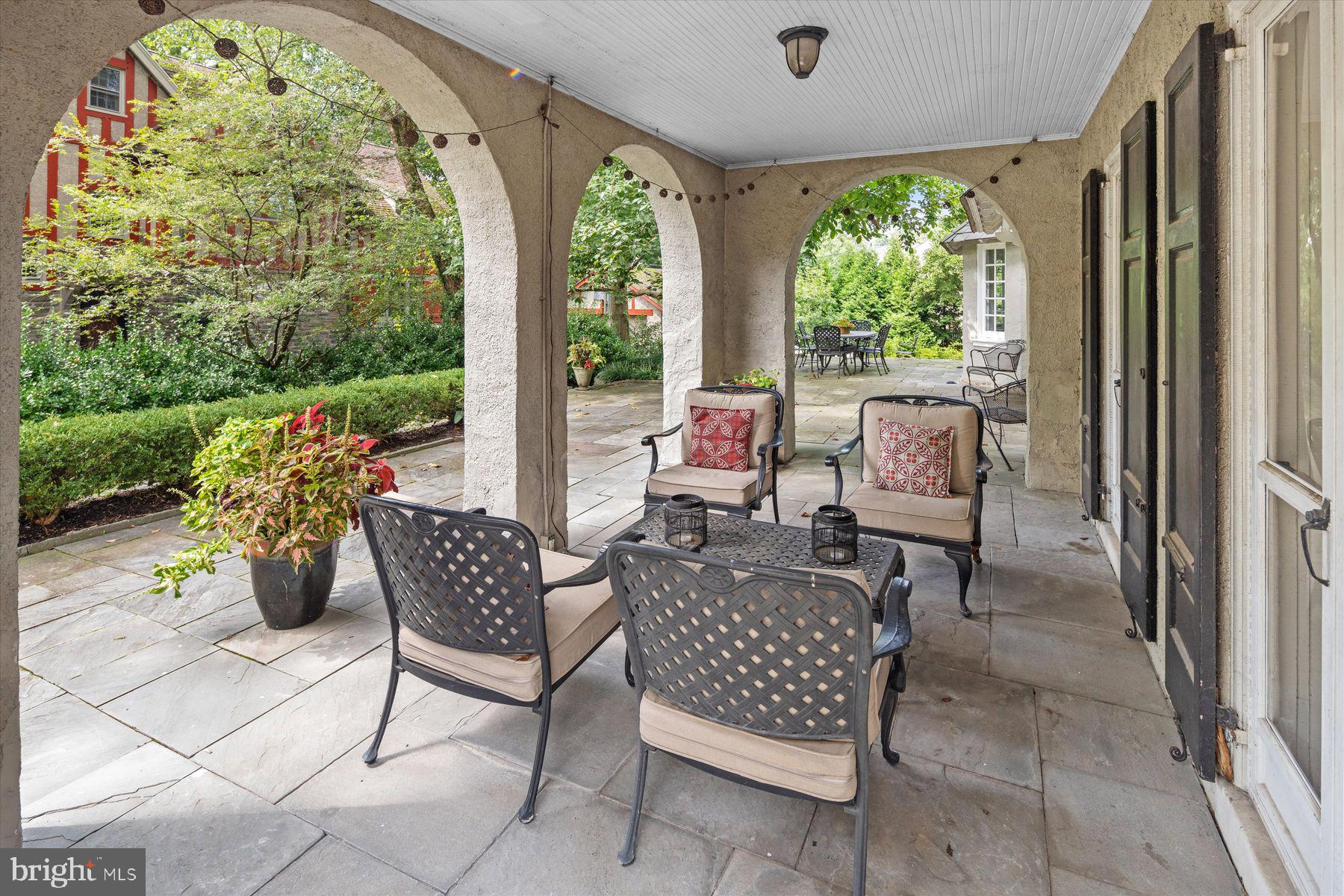 CHESTNUT HILL - Residential