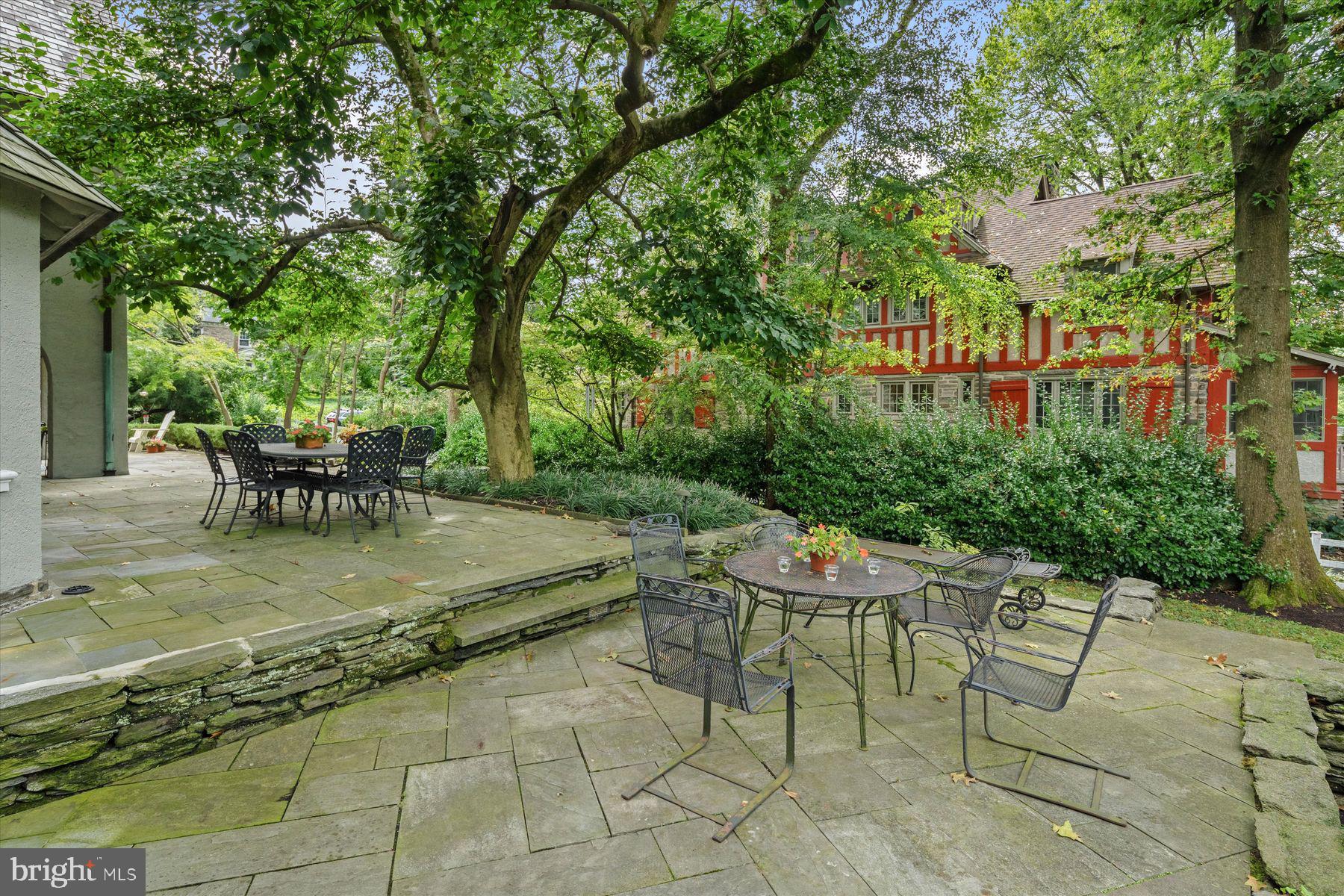 CHESTNUT HILL - Residential