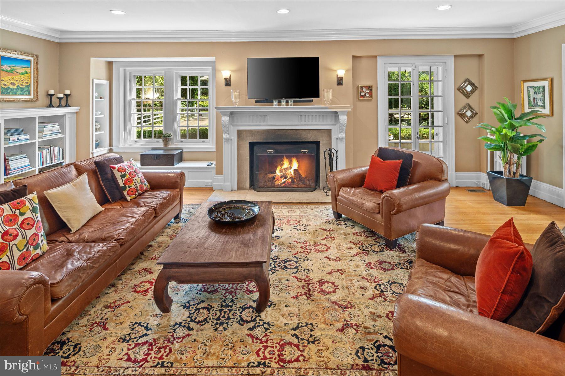 CHESTNUT HILL - Residential