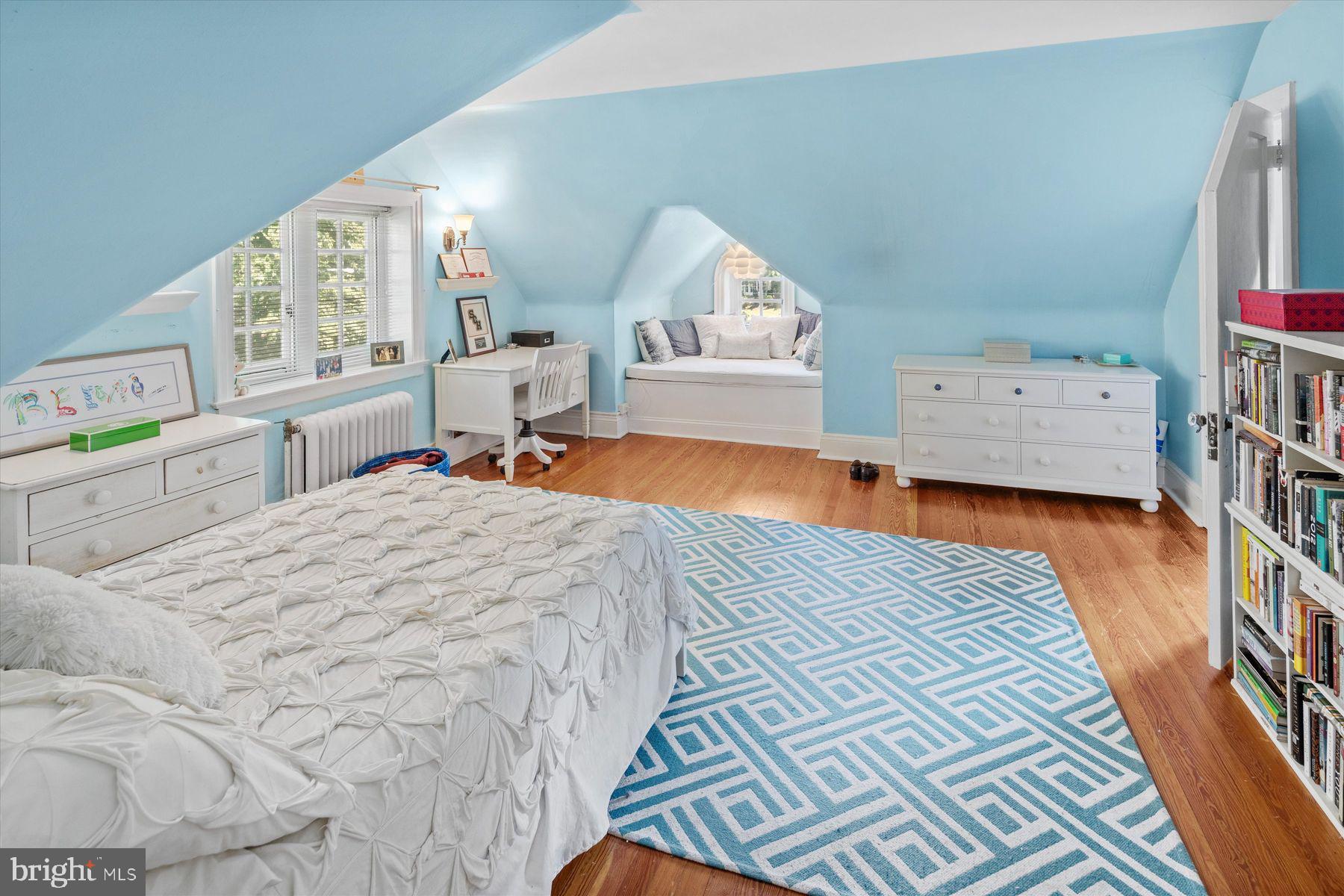 CHESTNUT HILL - Residential