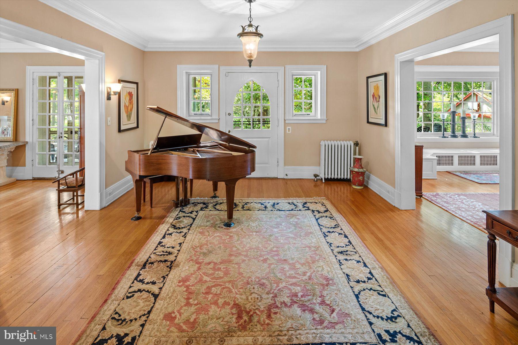 CHESTNUT HILL - Residential