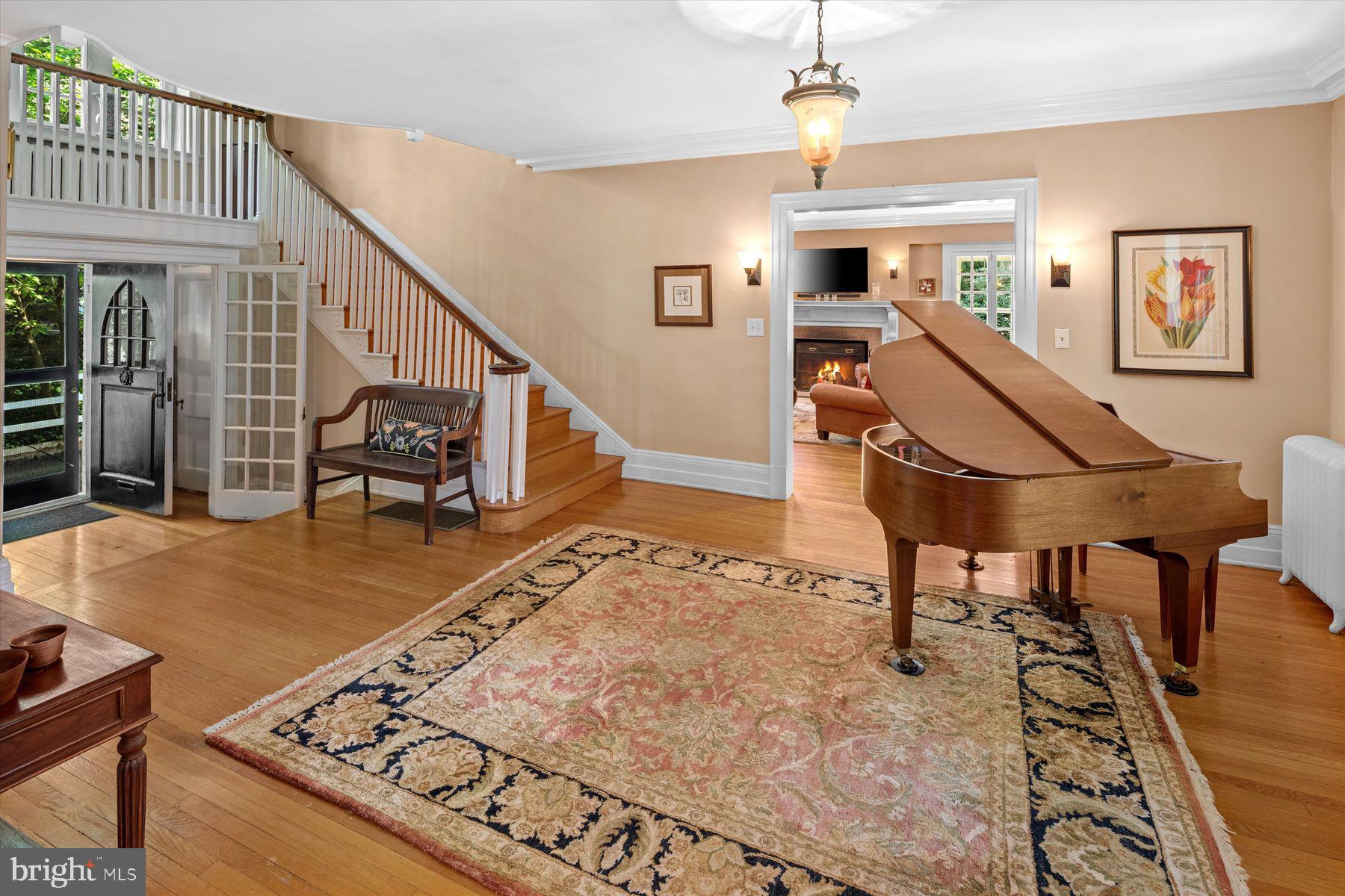 CHESTNUT HILL - Residential