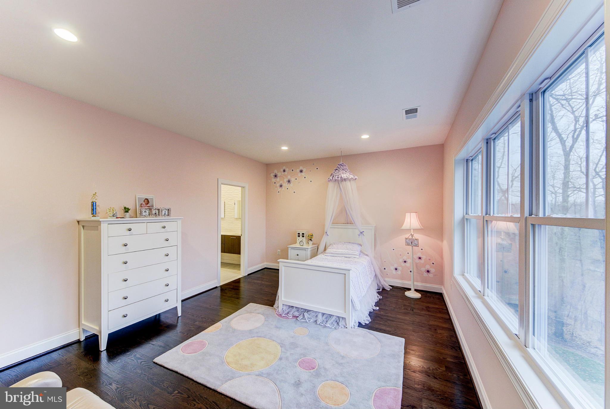 WOODSIDE ESTATES - Residential