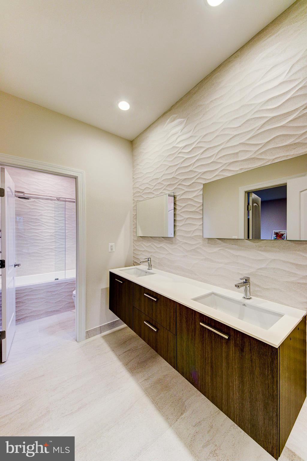 WOODSIDE ESTATES - Residential