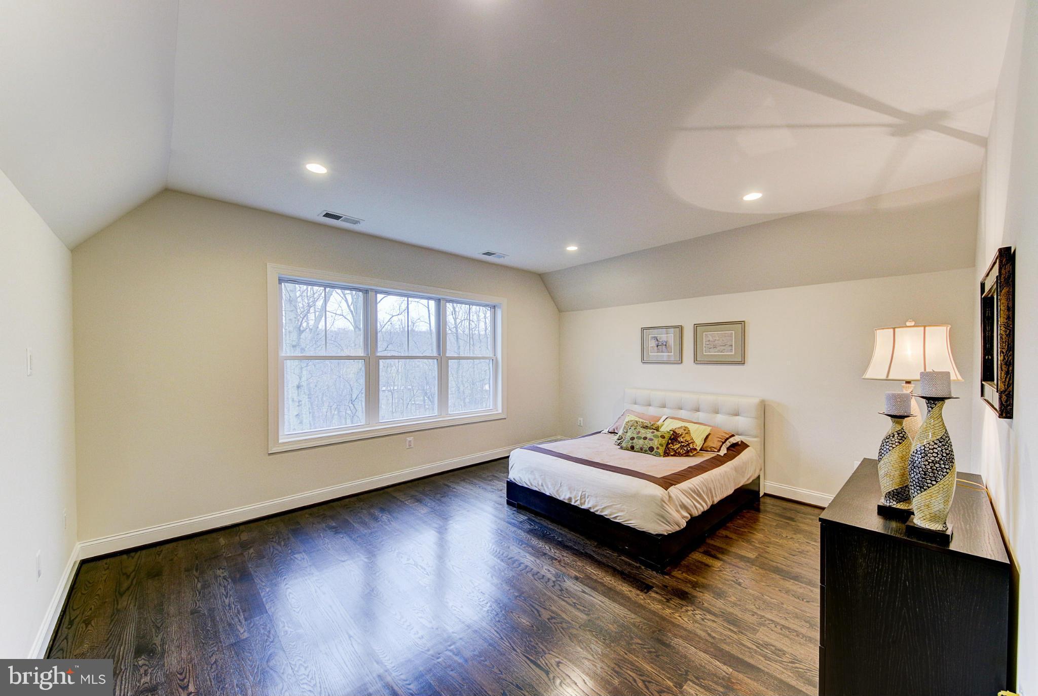 WOODSIDE ESTATES - Residential