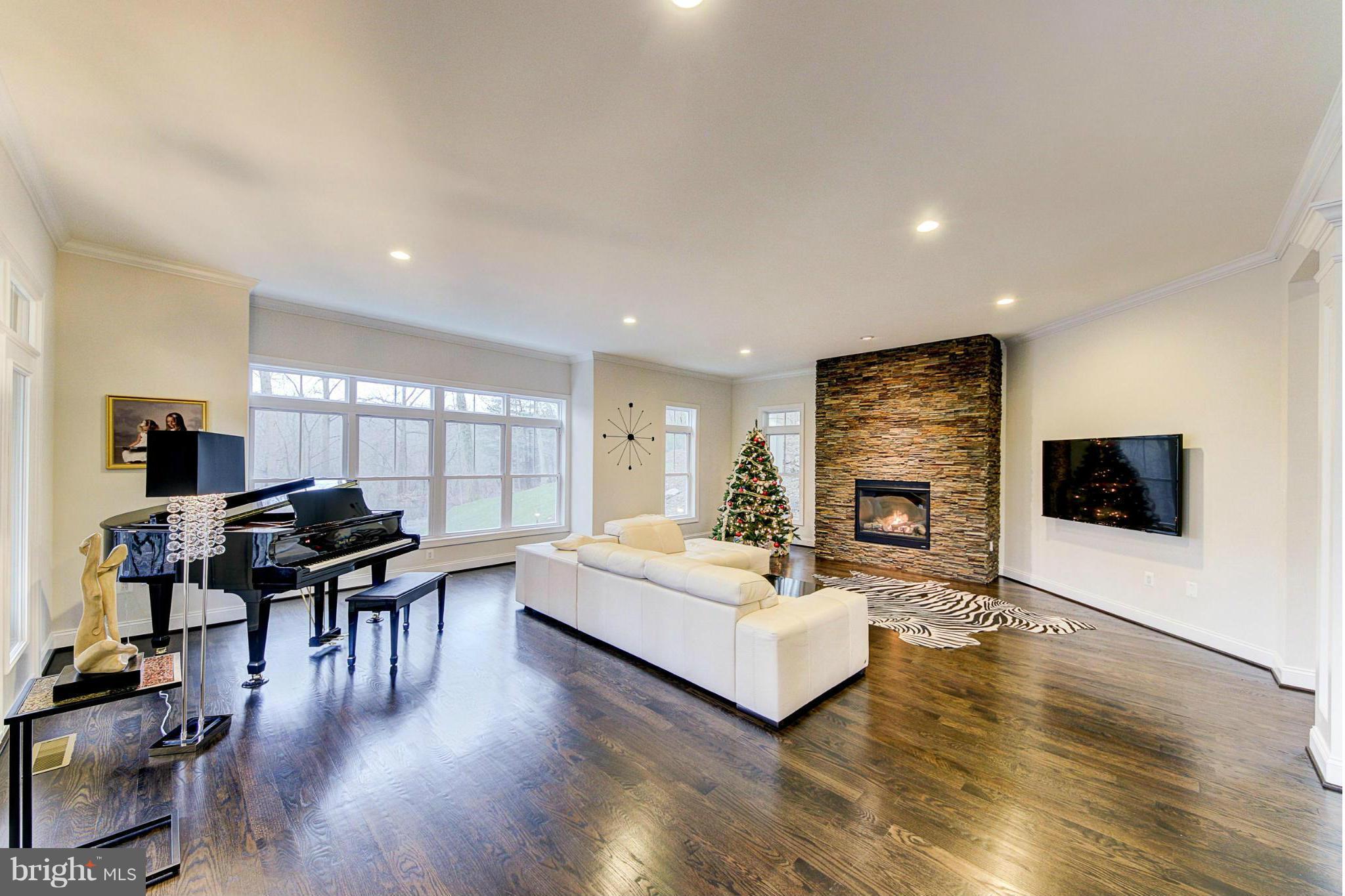 WOODSIDE ESTATES - Residential