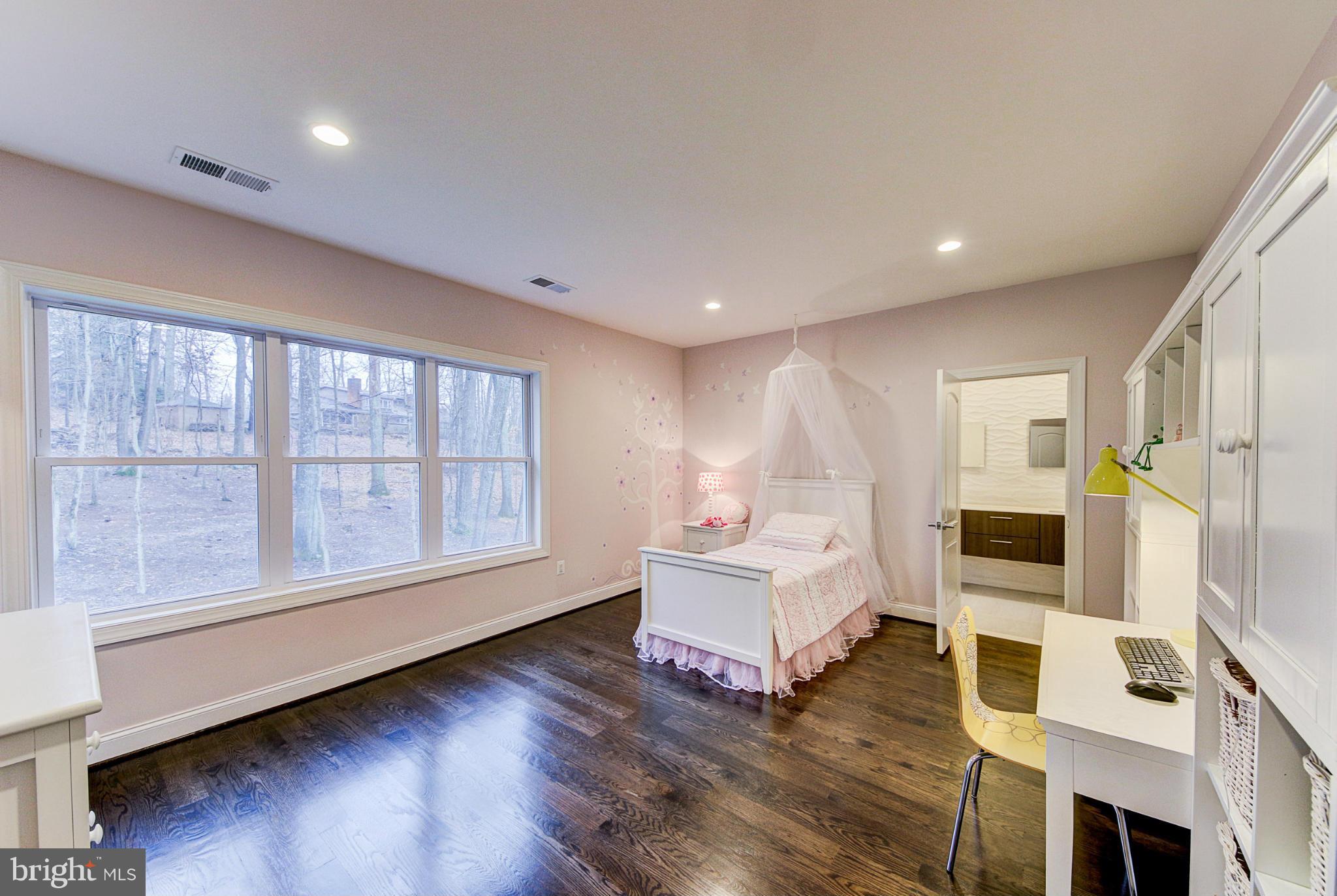 WOODSIDE ESTATES - Residential