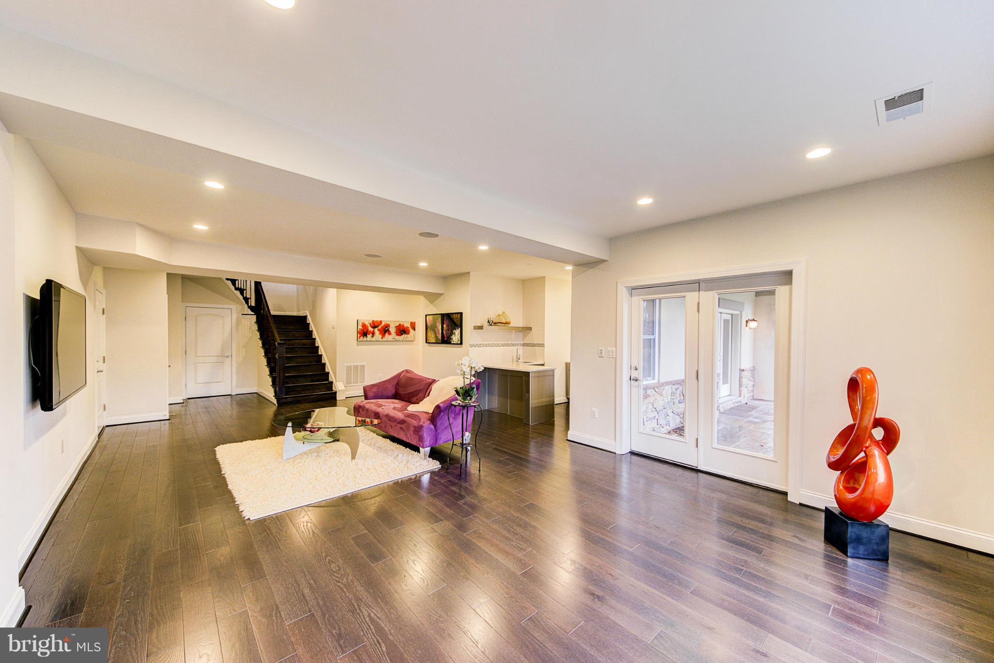 WOODSIDE ESTATES - Residential