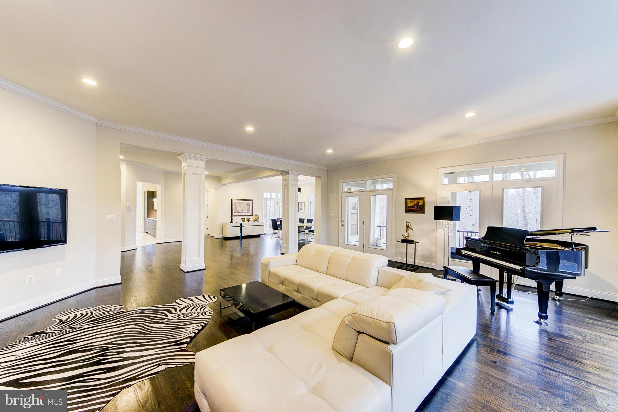 WOODSIDE ESTATES - Residential