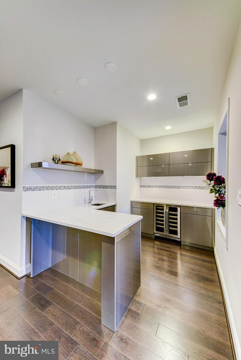 WOODSIDE ESTATES - Residential