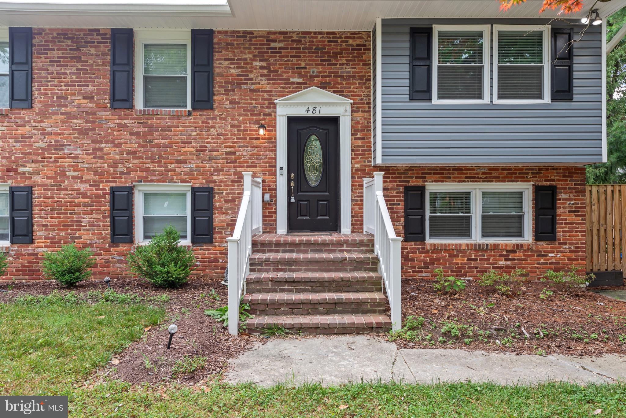 481 EASTWOOD COURT