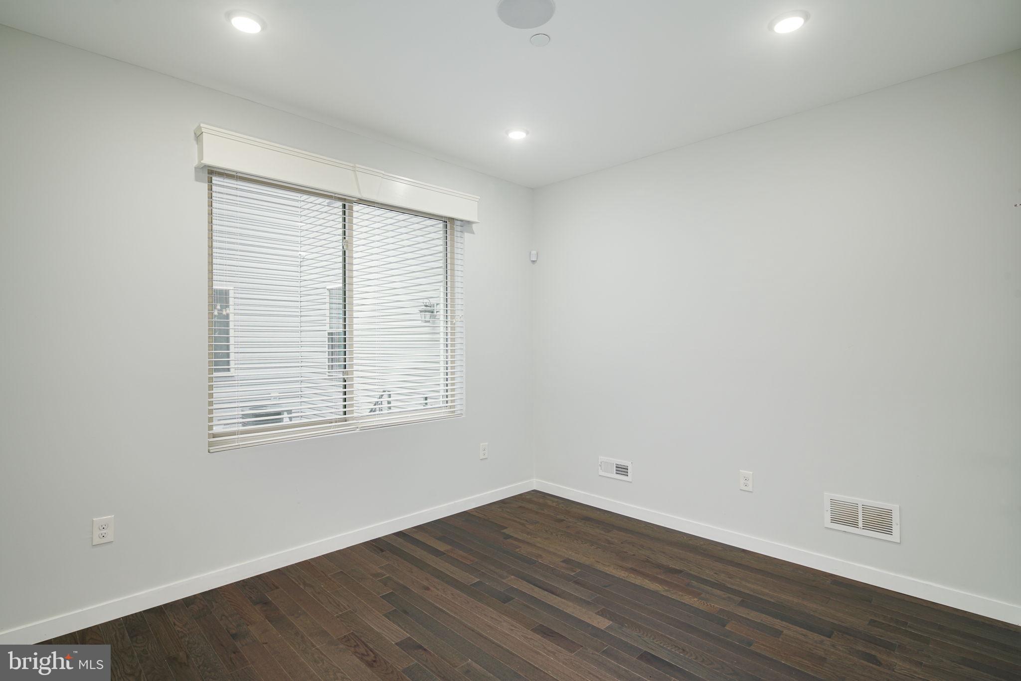 LUDLOW - Residential