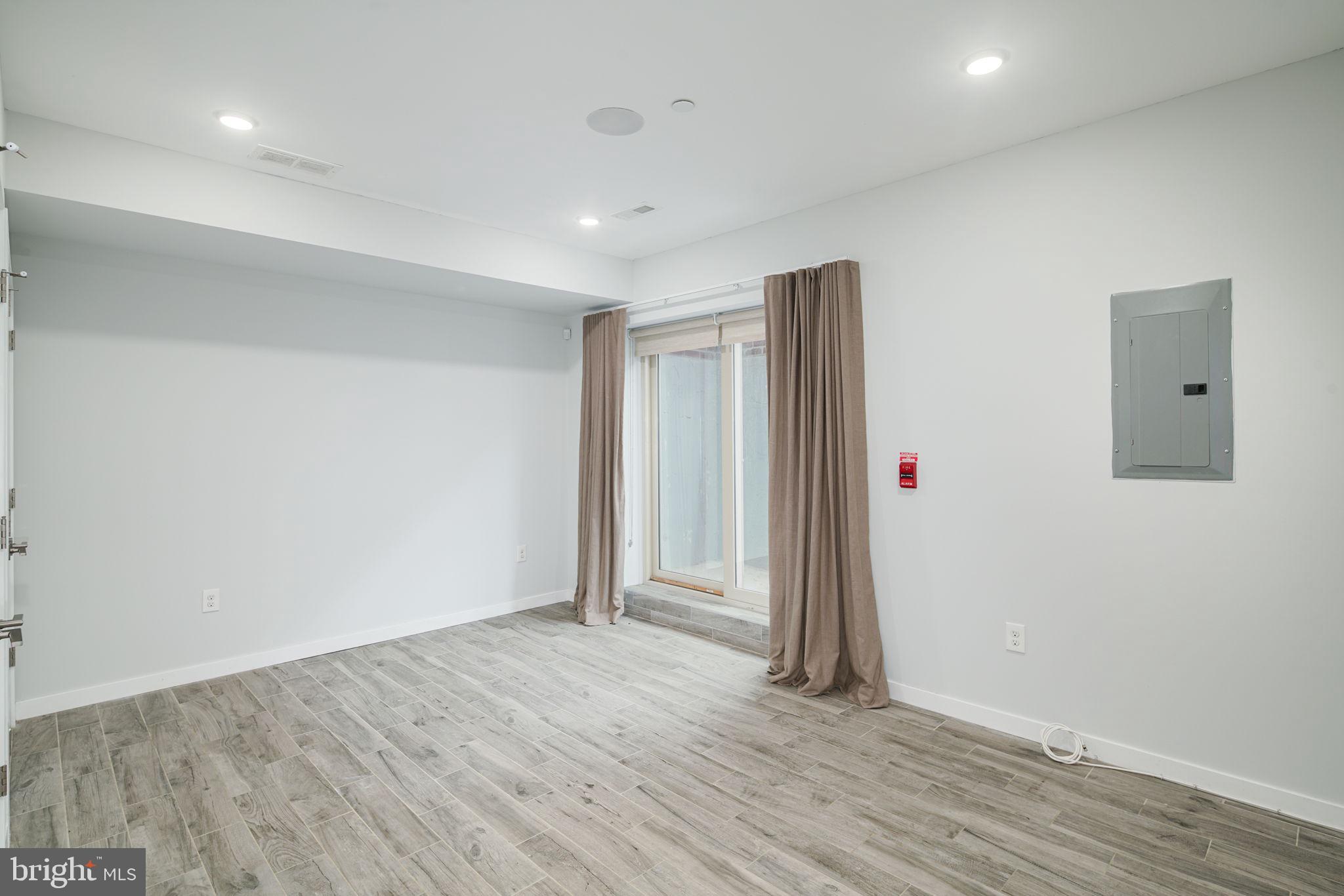 LUDLOW - Residential