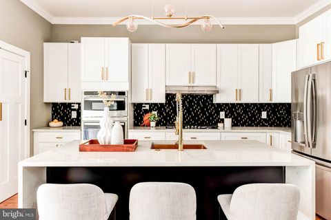 Photo of 10906 Devin Place, Kensington, MD 20895 (MLS # MDMC2125522) Photo of 10906 Devin Place, Kensington, MD 20895 (MLS # MDMC2125522)