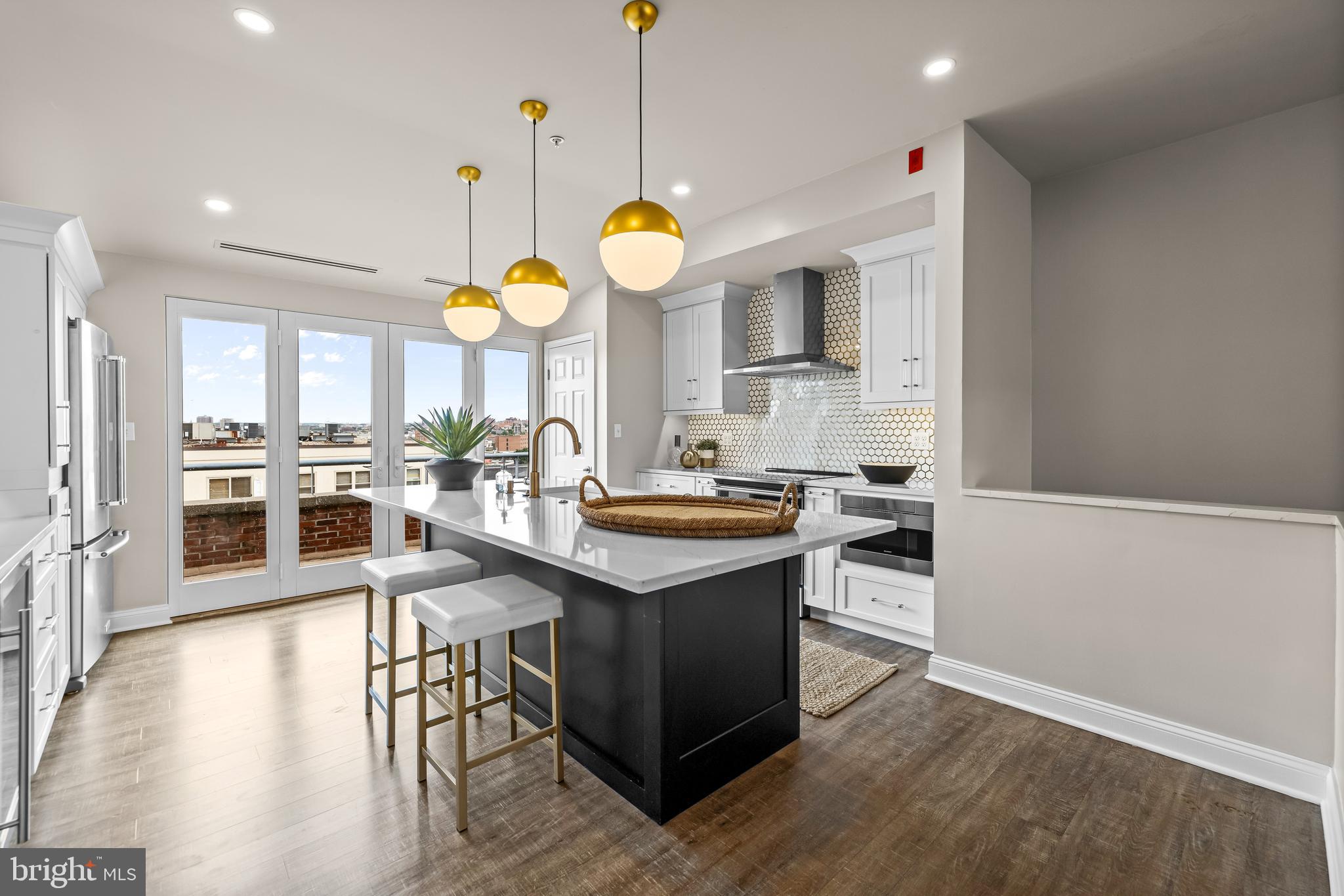 HENDERSON'S WHARF - Residential