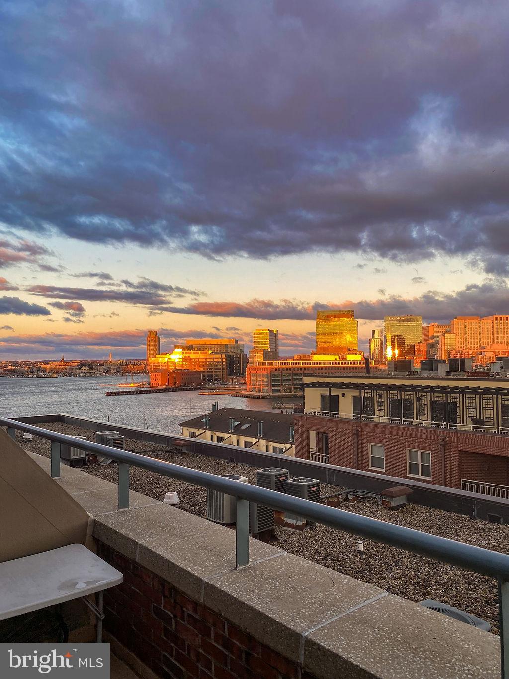 HENDERSON'S WHARF - Residential