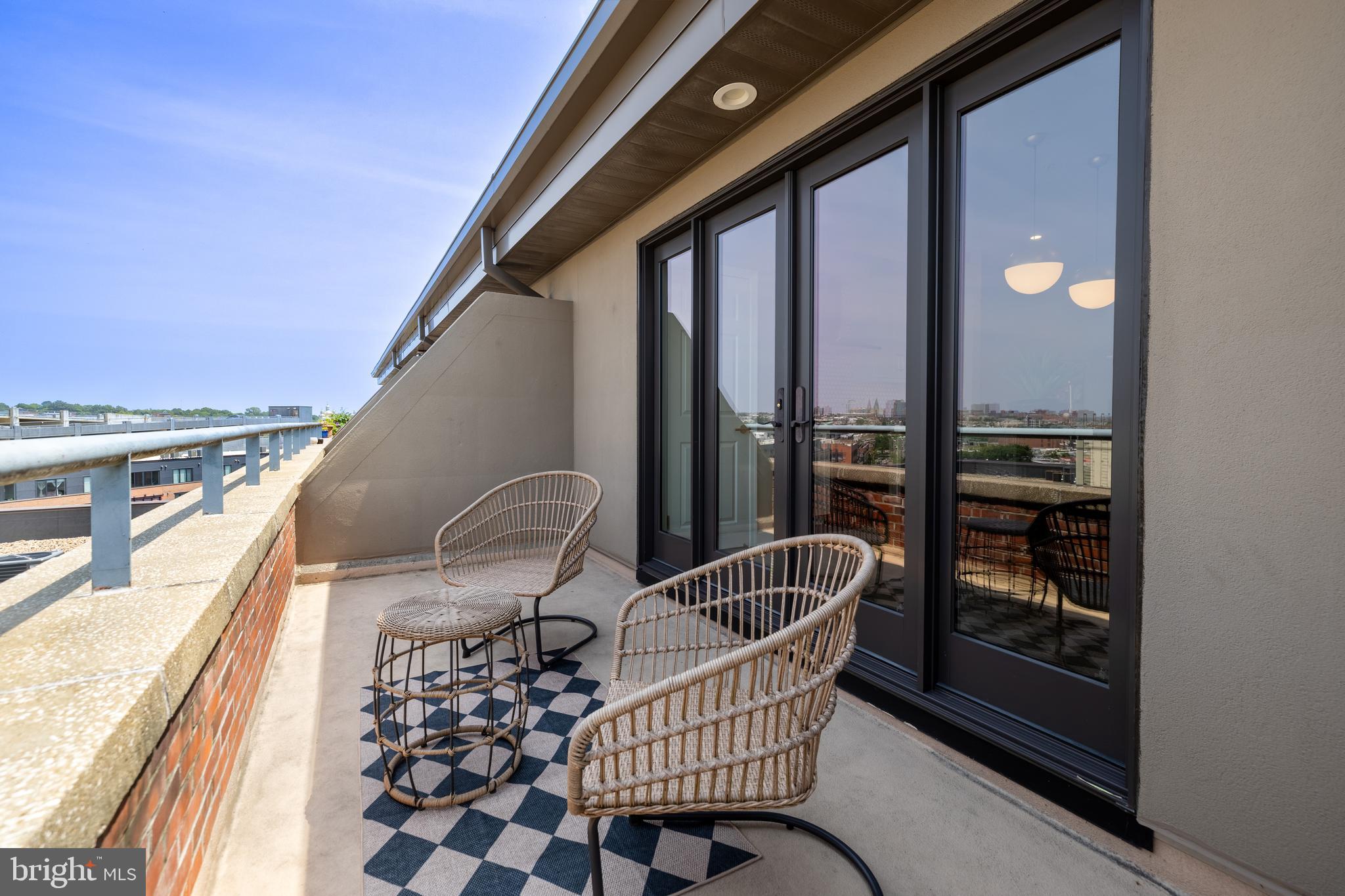 HENDERSON'S WHARF - Residential