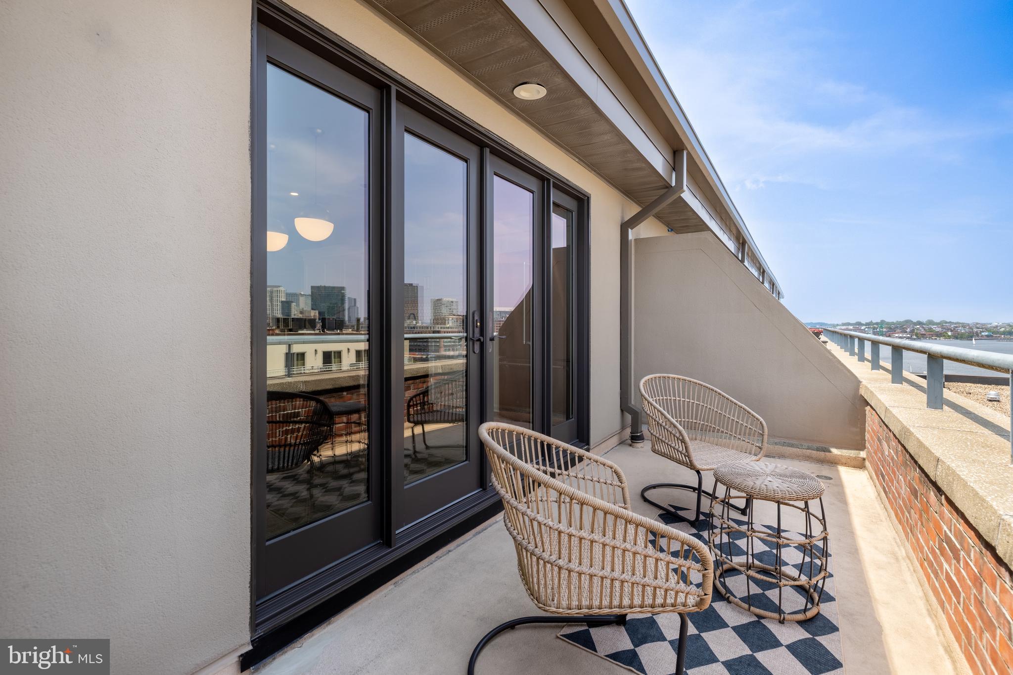 HENDERSON'S WHARF - Residential