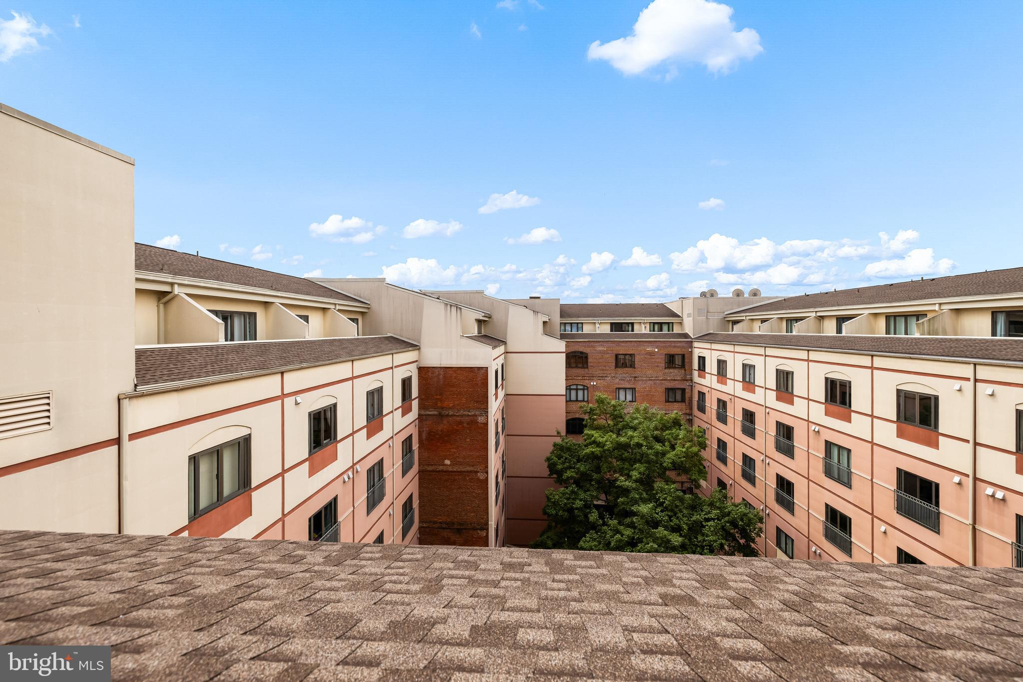 HENDERSON'S WHARF - Residential