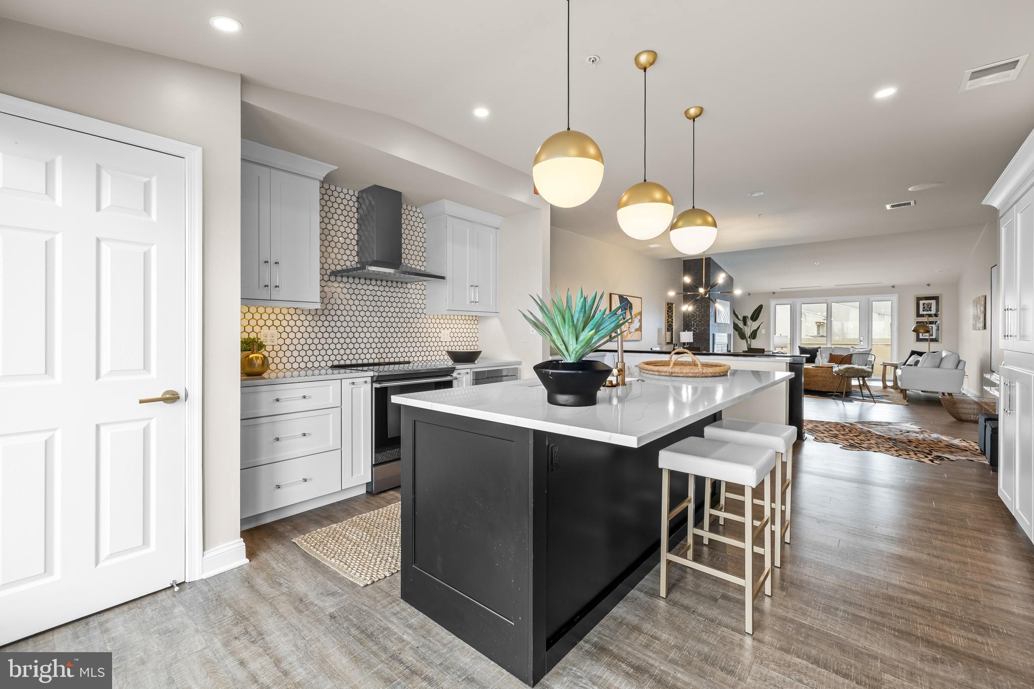 HENDERSON'S WHARF - Residential