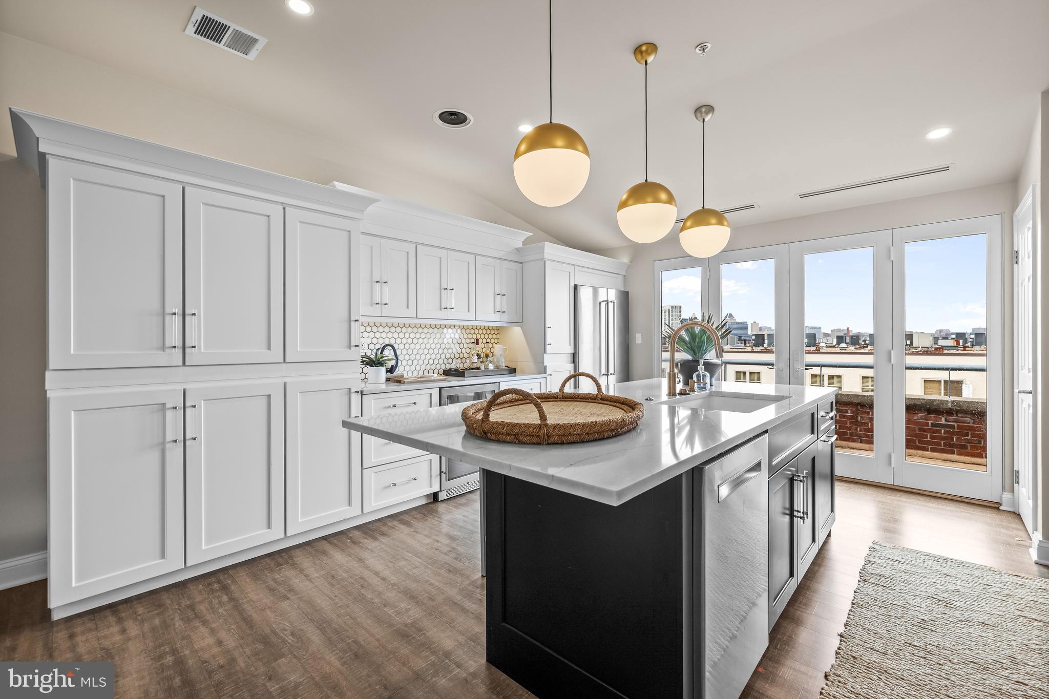 HENDERSON'S WHARF - Residential