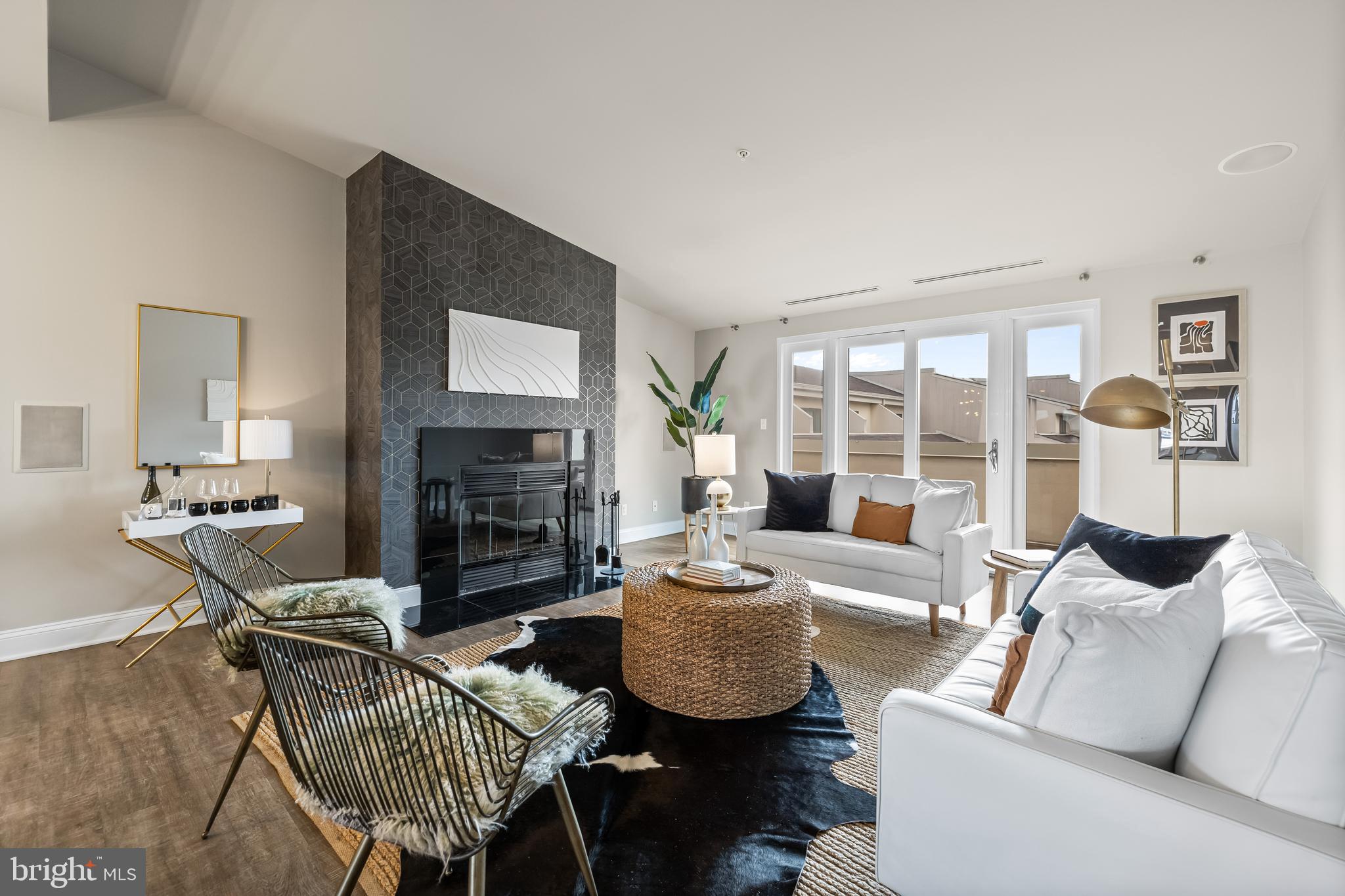 HENDERSON'S WHARF - Residential