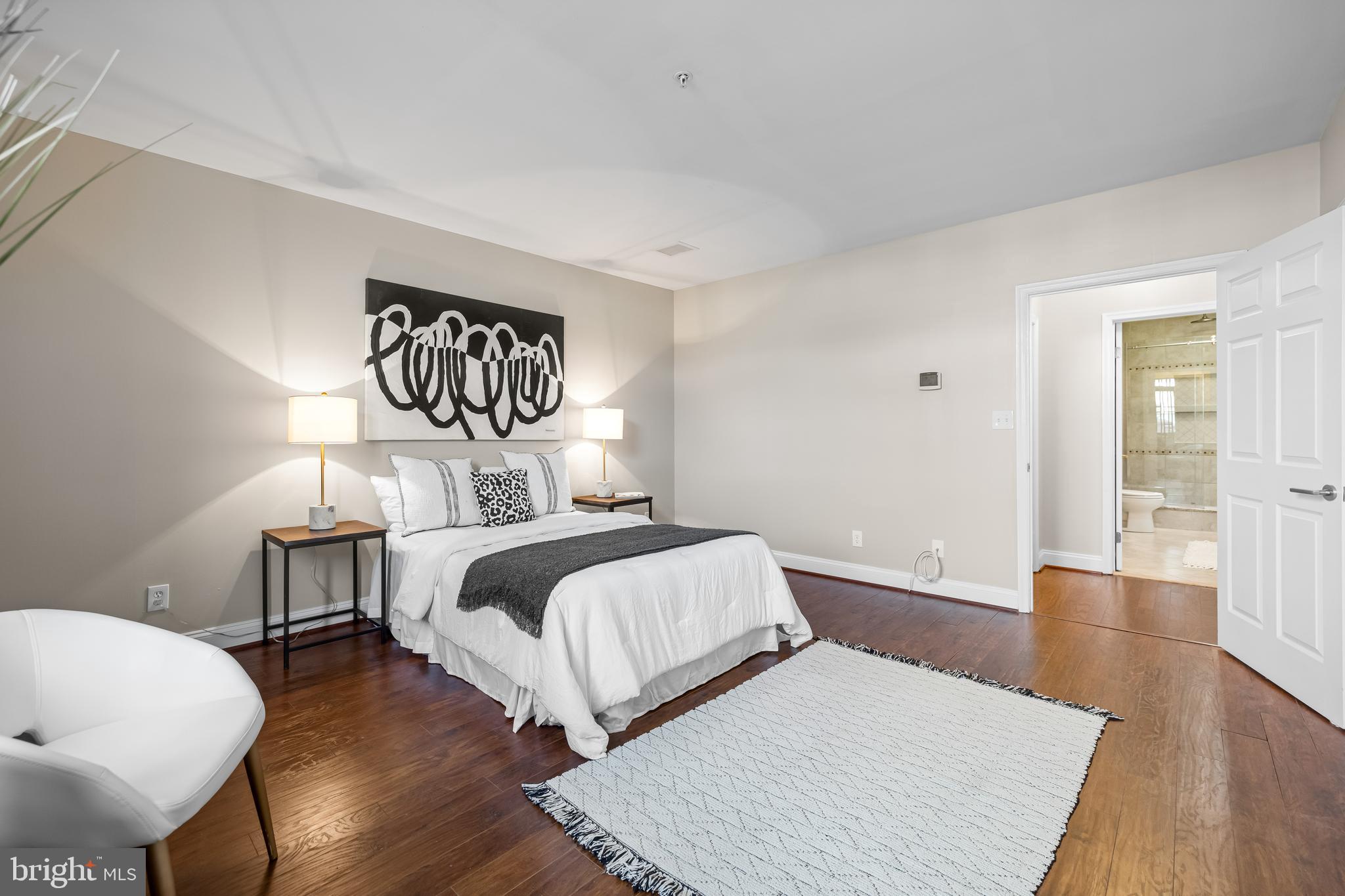 HENDERSON'S WHARF - Residential