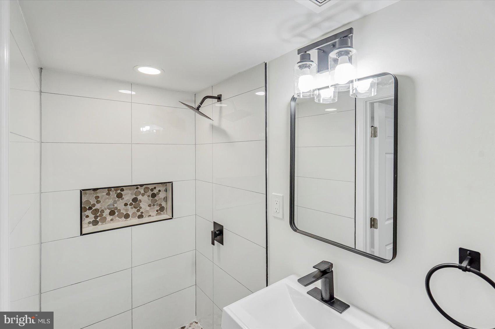 MONDAWMIN - Residential