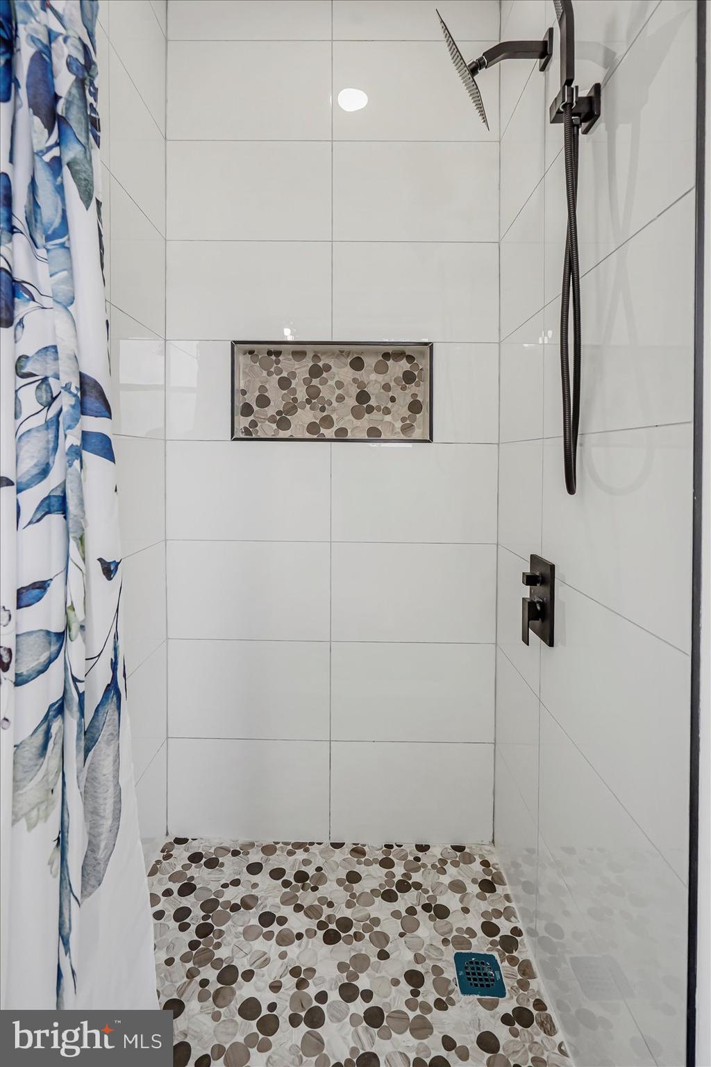 MONDAWMIN - Residential