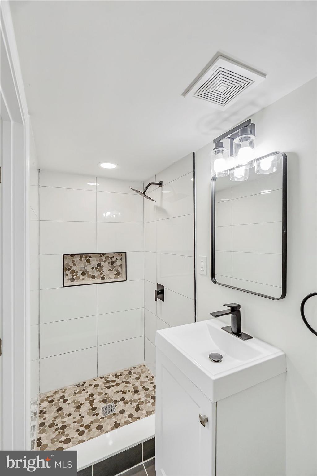 MONDAWMIN - Residential