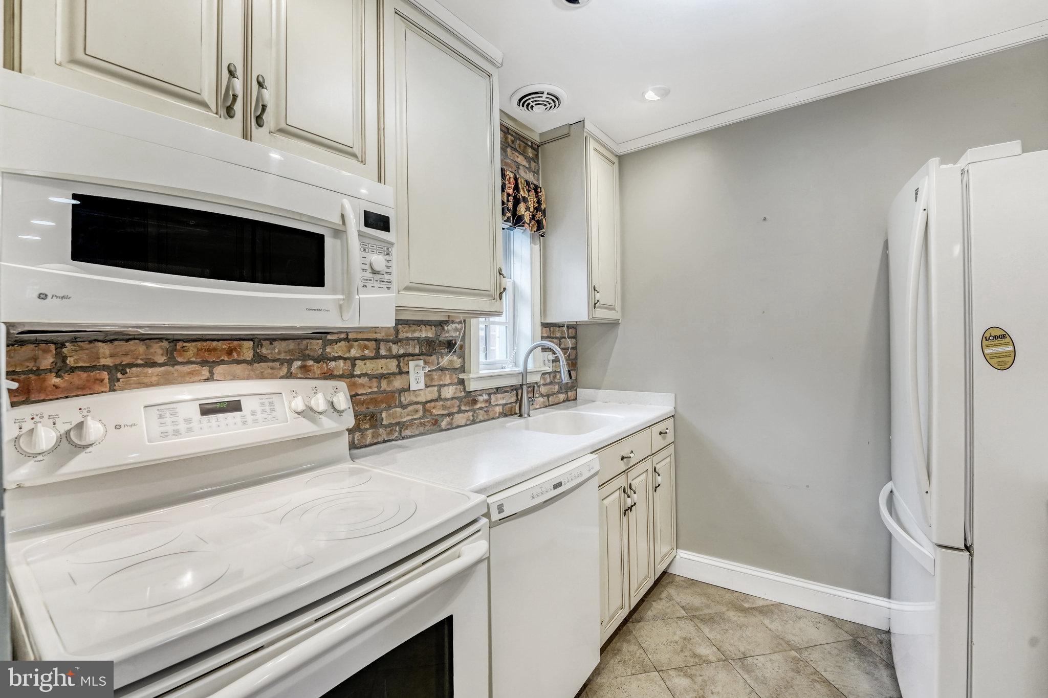 POTOWMACK CROSSING - Residential Lease