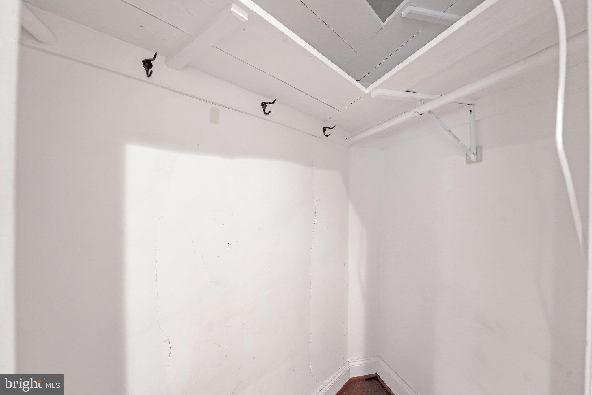 POTOWMACK CROSSING - Residential Lease