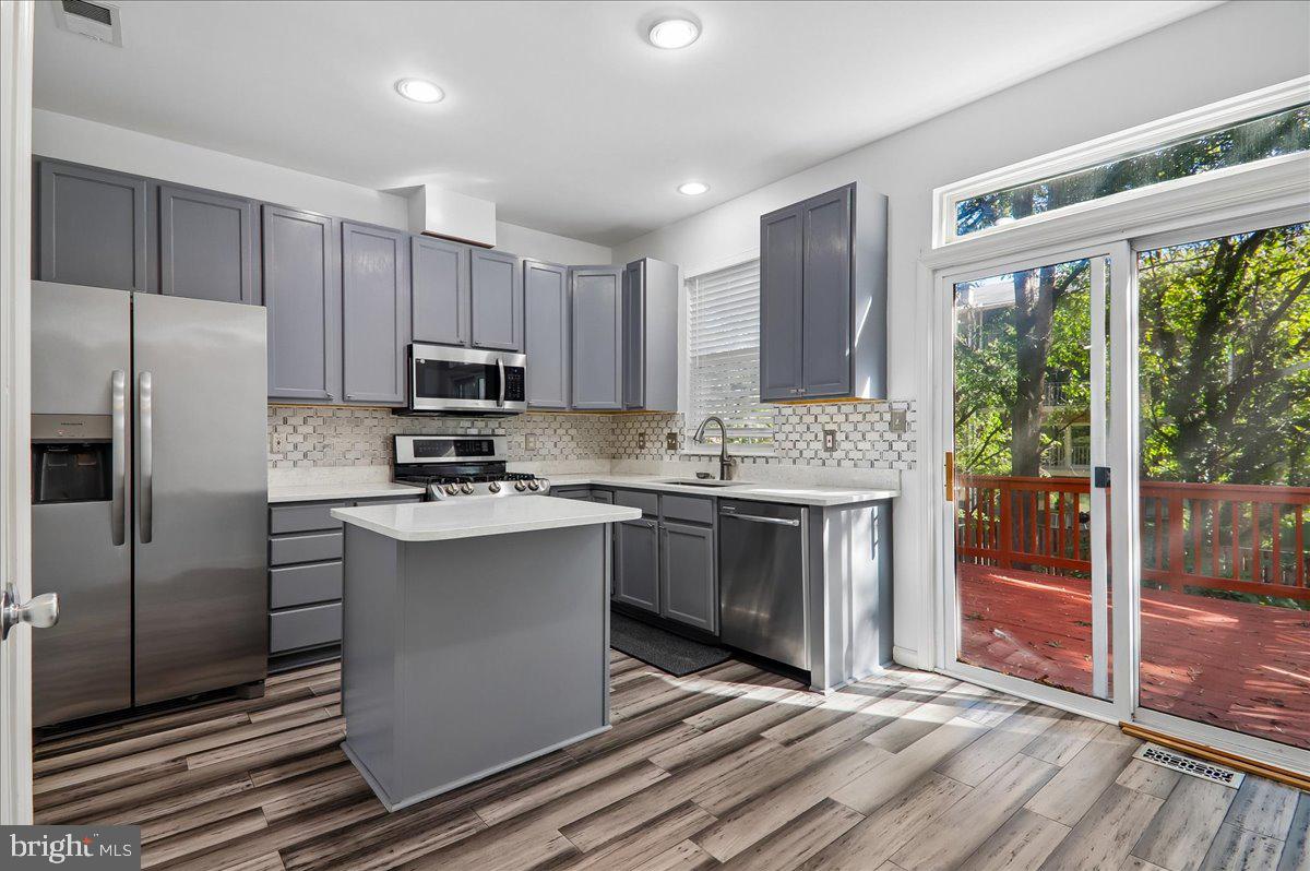8515 TOWNE MANOR COURT