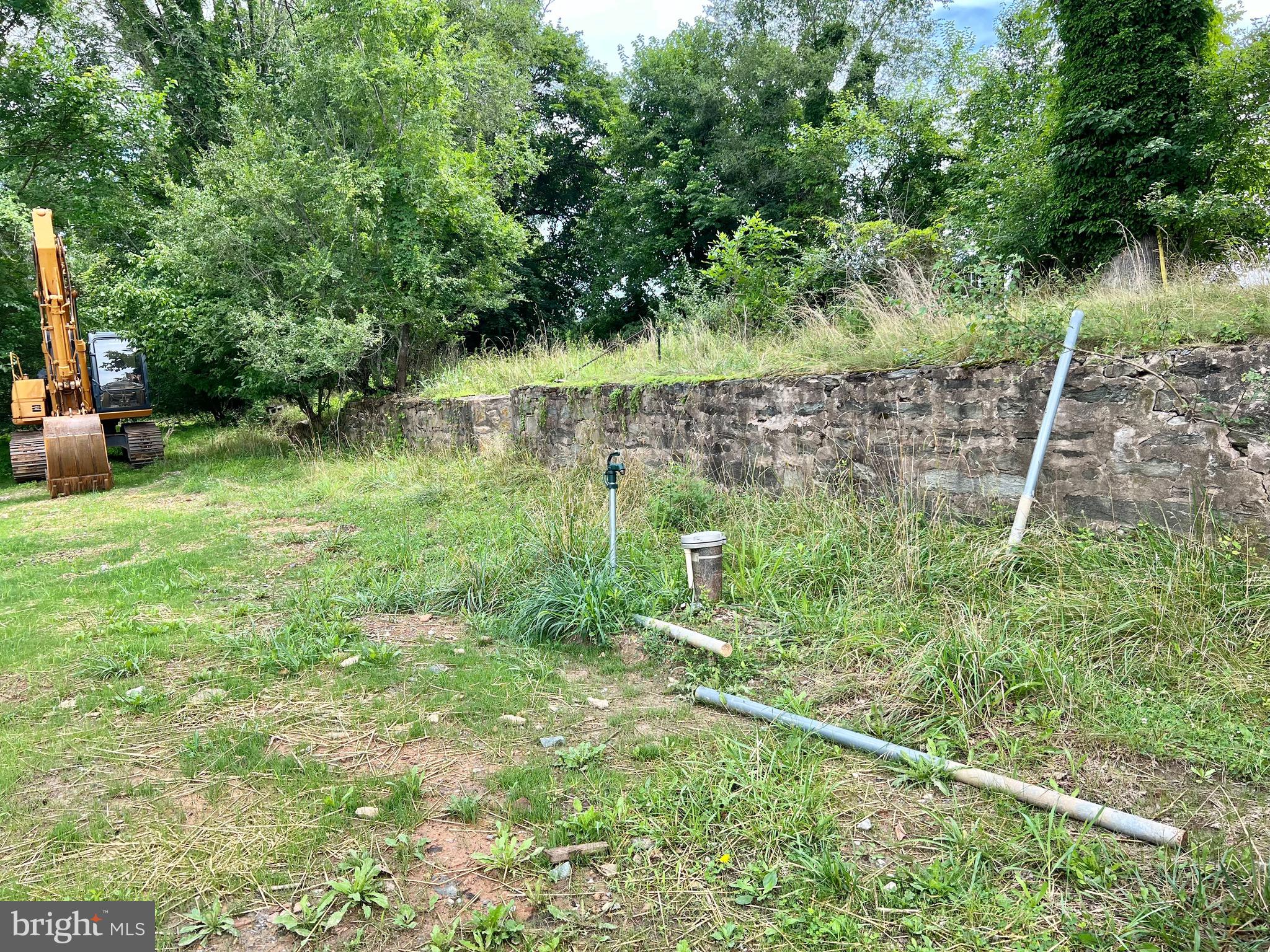 DAISY HILL ESTATES - Land