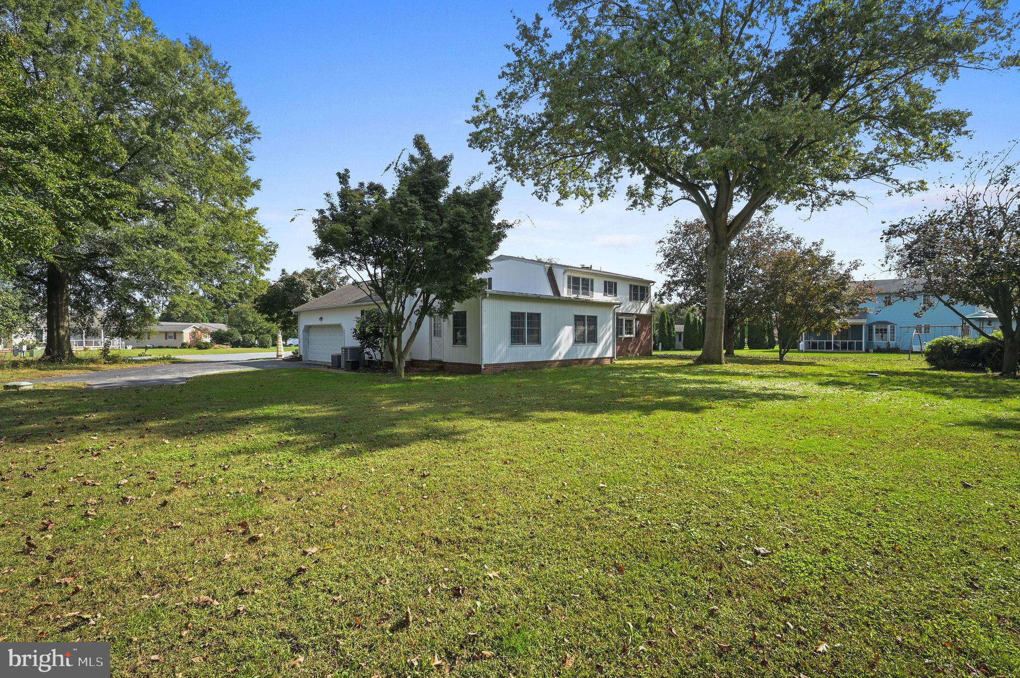 909 WEST LANE